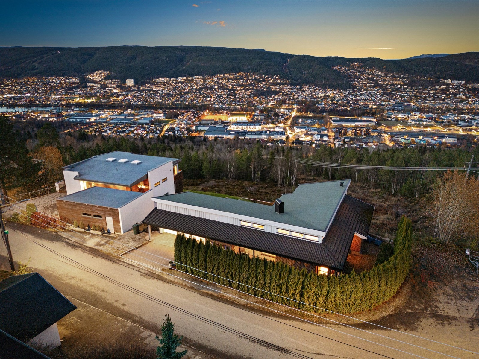 Parkering i integrert dobbelgarasje på ca. 32 kvm med el-billader fra 2022 Galleribilde