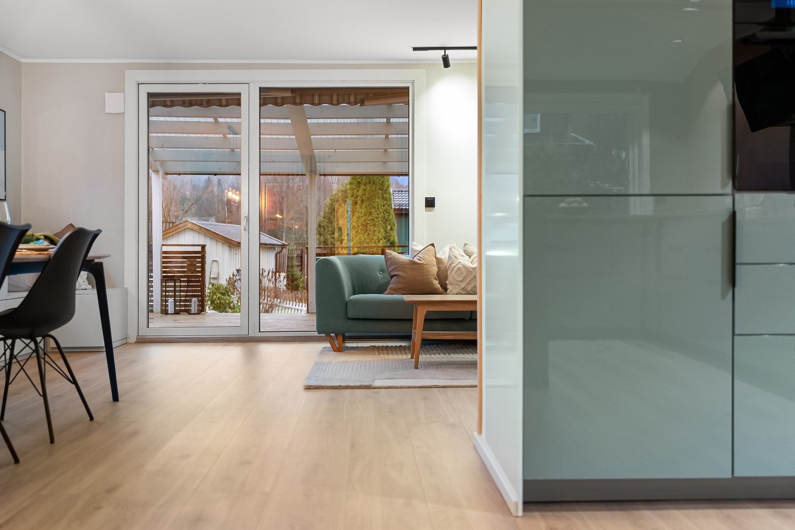 De aller fleste vinduer inkludert terrassedøren ble byttet ut i 2020 og 2024 Galleribilde