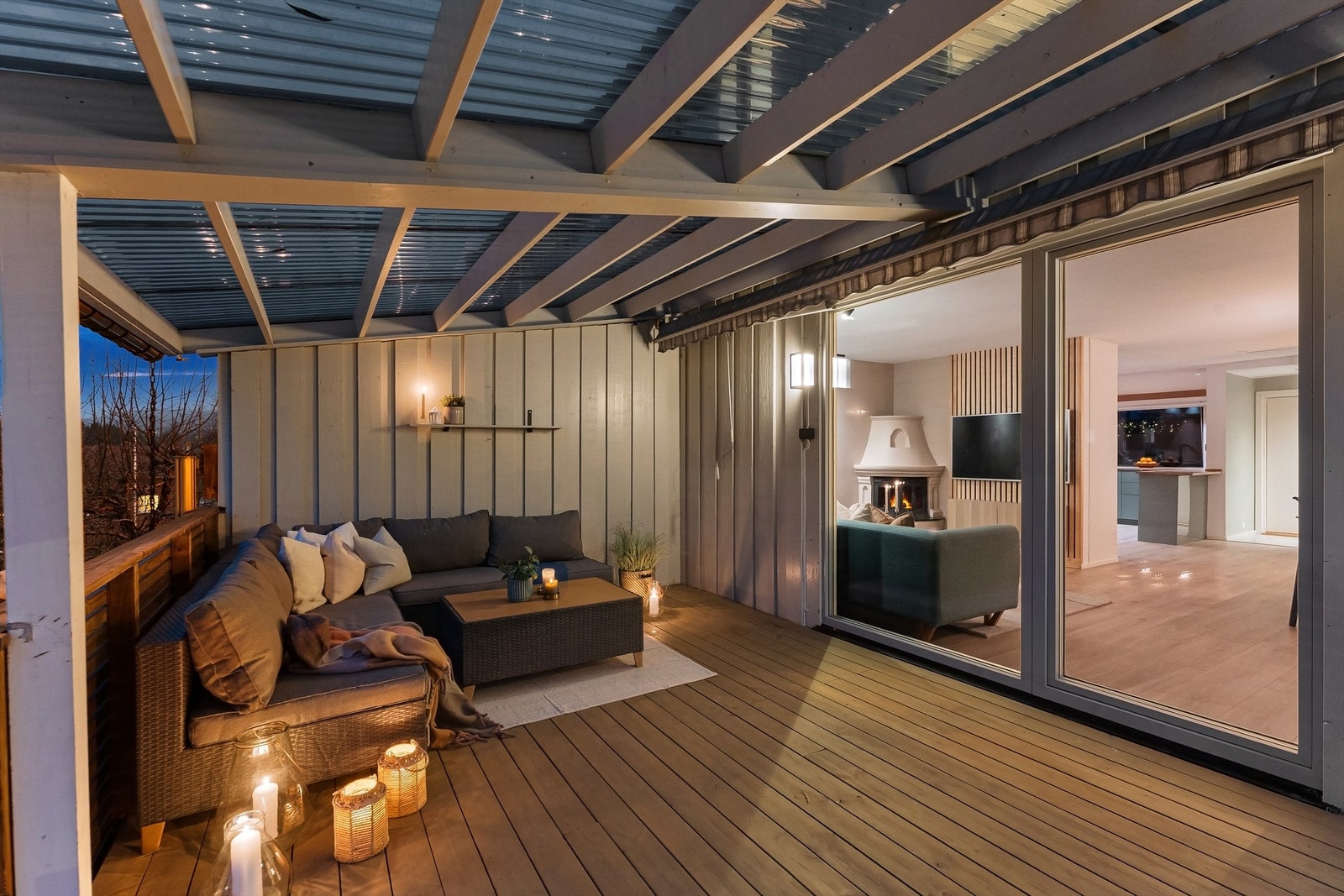 Her får du en attraktiv og romslig tomannsbolig med store oppholdsrom, flott hage og en svært familievennlig planløsning. Foto: Zovenfra AS Galleribilde