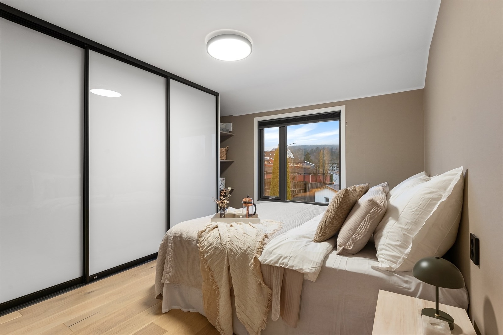 Hovedsoverom med innbygget garderobeløsninger Galleribilde