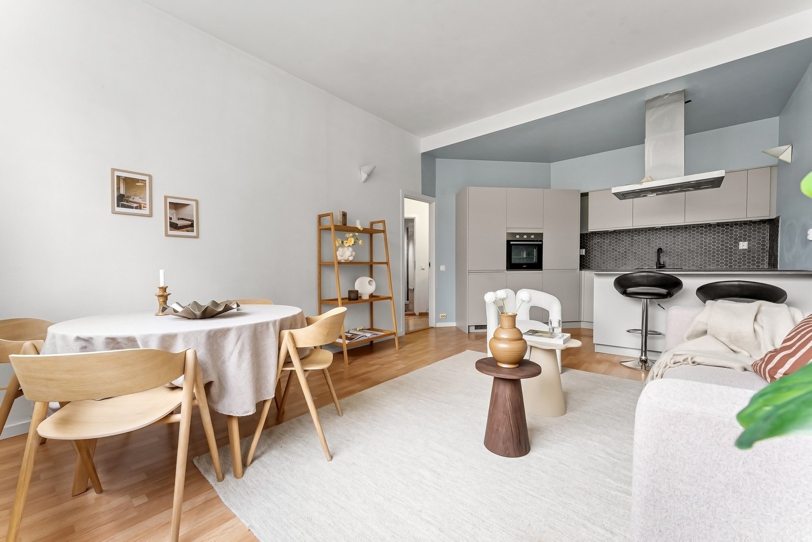 Åkebergveien 56B presenteres av Mekleriet Oslo ved Synne Eide Lune. Bilder tatt av Tare Taulant. Galleribilde