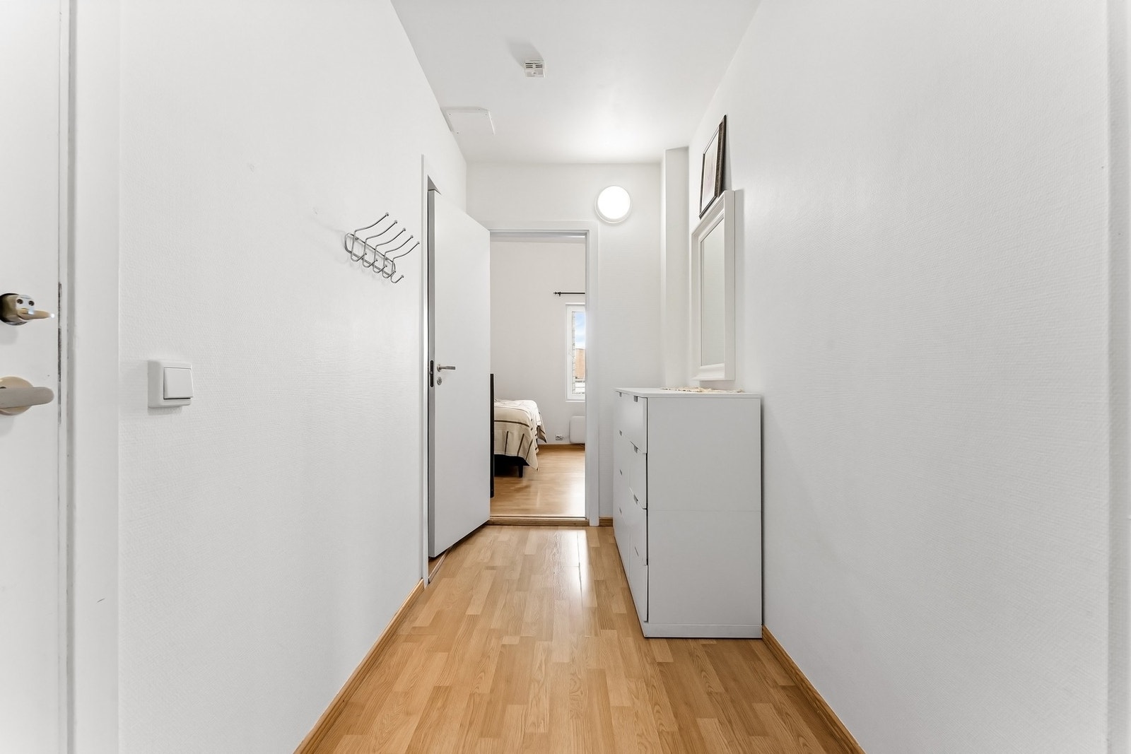 Det er dørcalling og enkel heisadkomst til leilighetsplan. Galleribilde