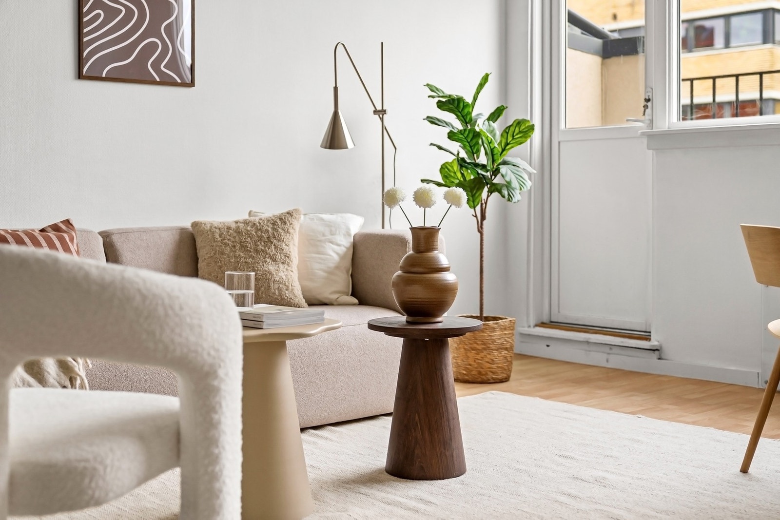 På gulvet er det lagt slitesterk laminat. Galleribilde