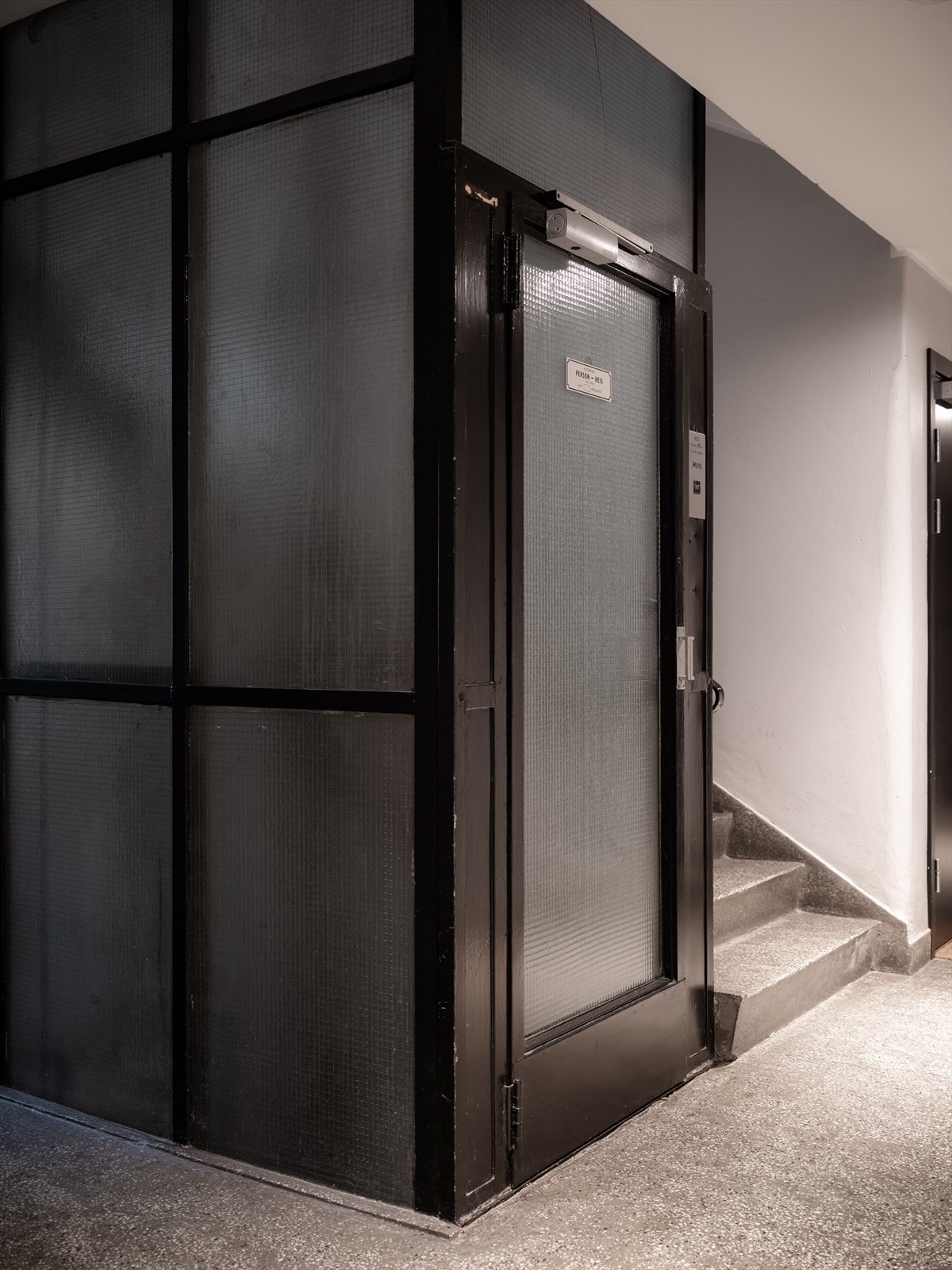 Det er heis i bygget for enkel og tilgjengelig adkomst til leiligheten. Galleribilde