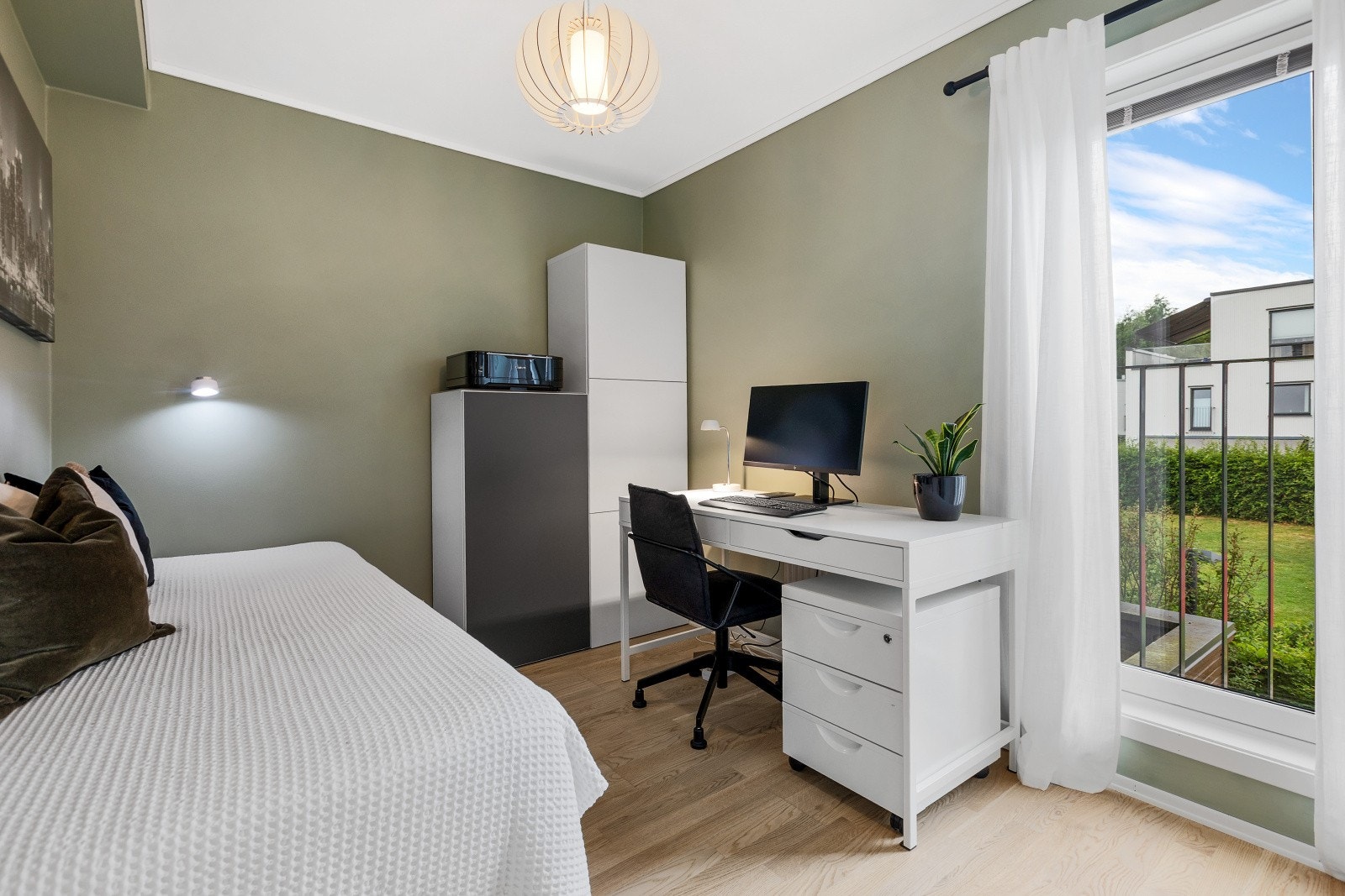 Eiendommen har kun vært bebodd av et voksent par og fremstår derfor svært pent vedlikeholdt! Galleribilde