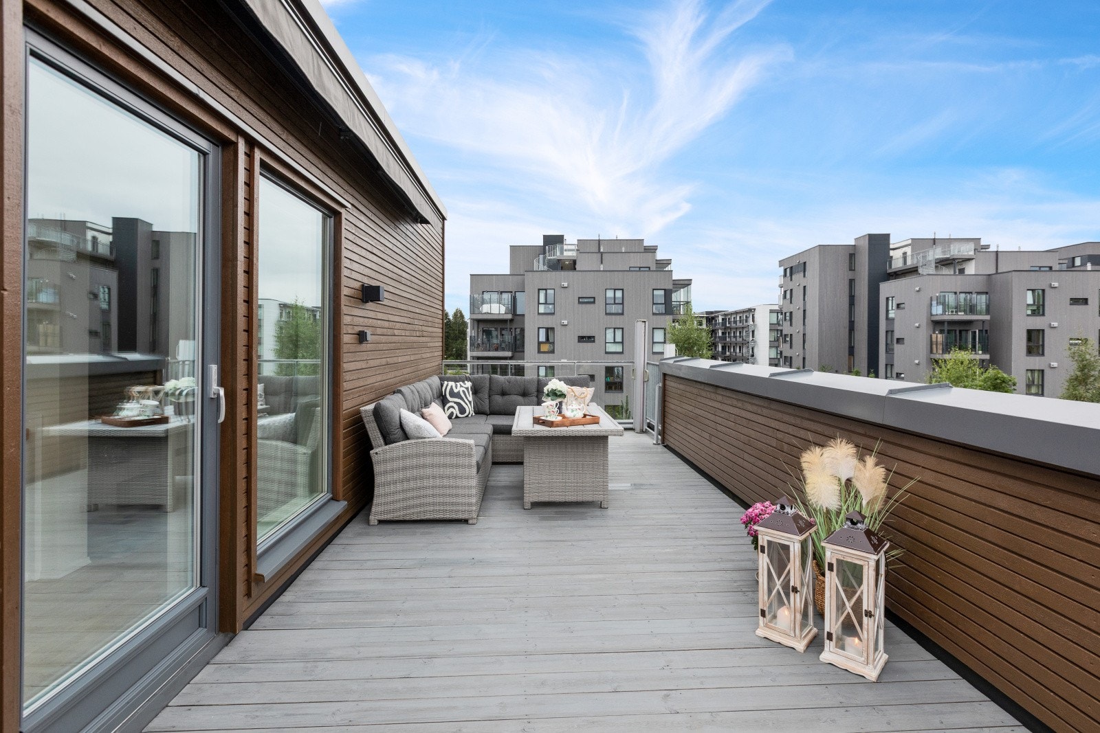 Her bor du sentralt, men samtidig tilbaketrukket i trivelige omgivelser - midt i et godt og etablert nabolag! Galleribilde