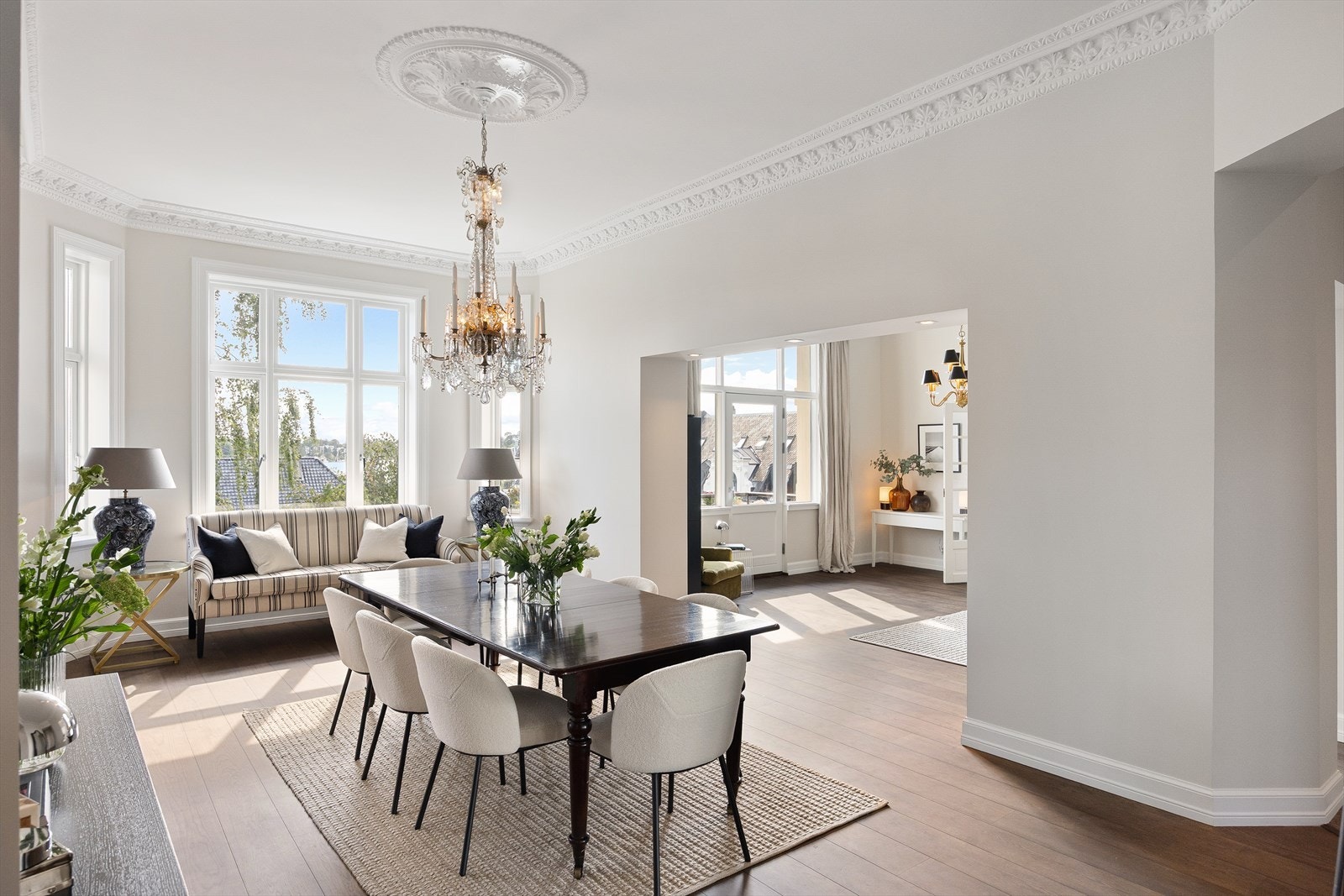 En flott spisestue med nydelige detaljer. Galleribilde