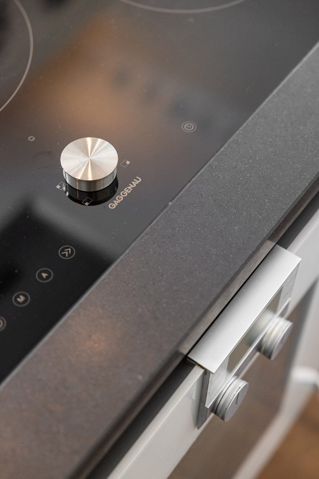 Kjøkkenet har høy kvalitet på hvitevarer fra Gaggenau. Galleribilde