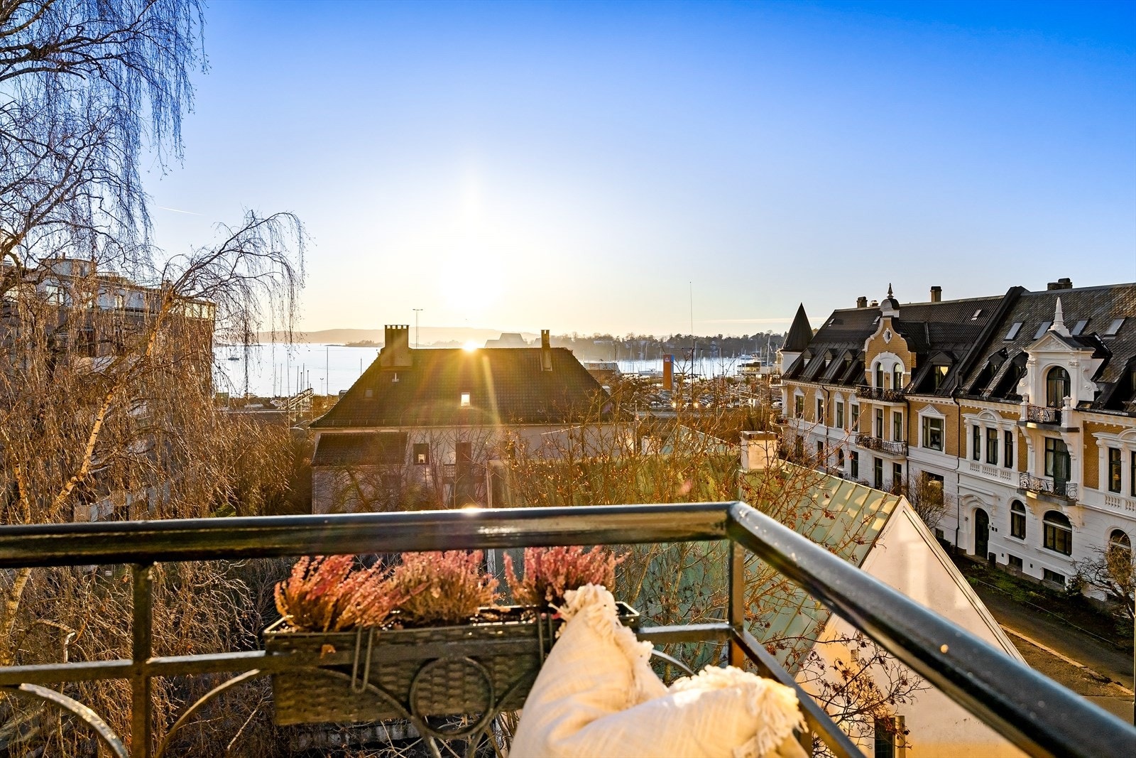 Utsikt fra balkong. Galleribilde