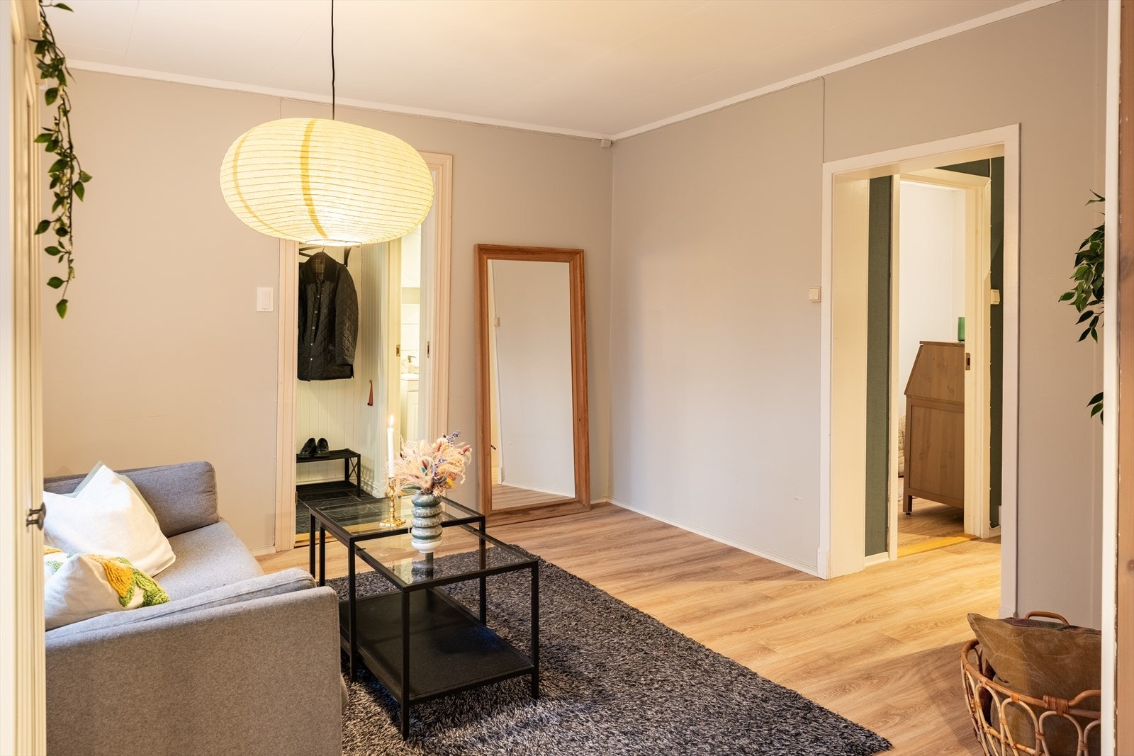 Stuen byr på flere møbleringsmuligheter. Galleribilde