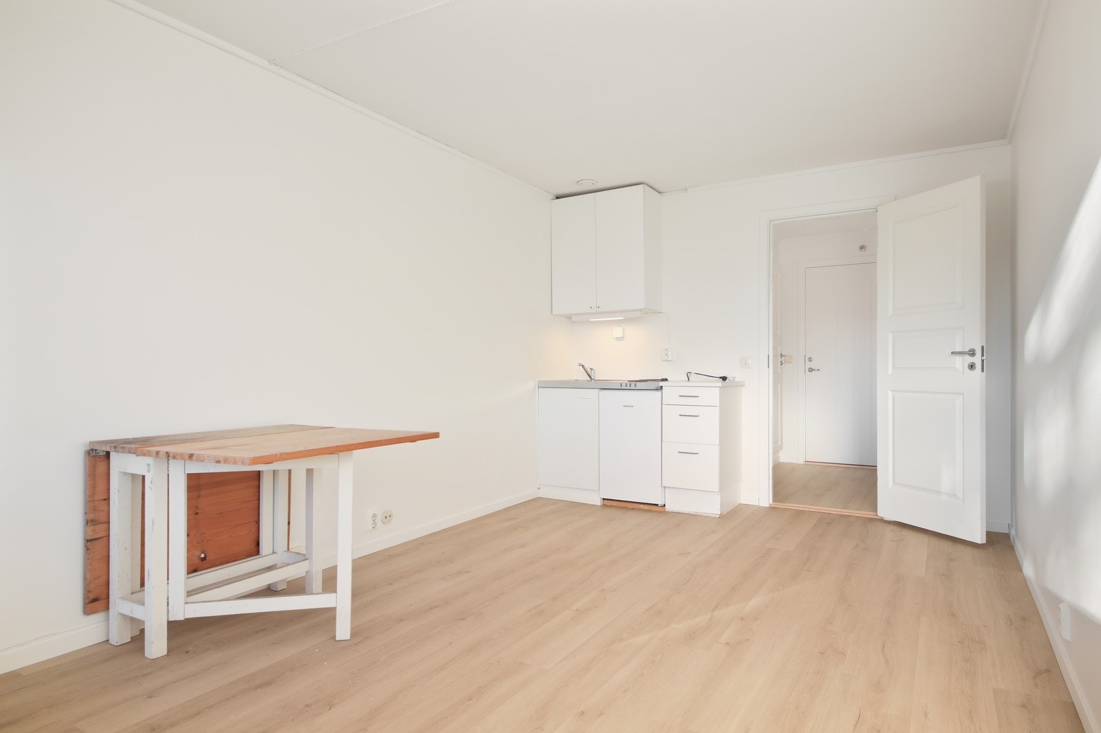 Stue og kjøkken i åpen løsning. Galleribilde