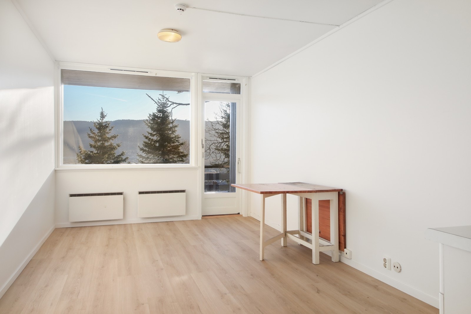 Stue med flere møbleringsmuligheter. Galleribilde