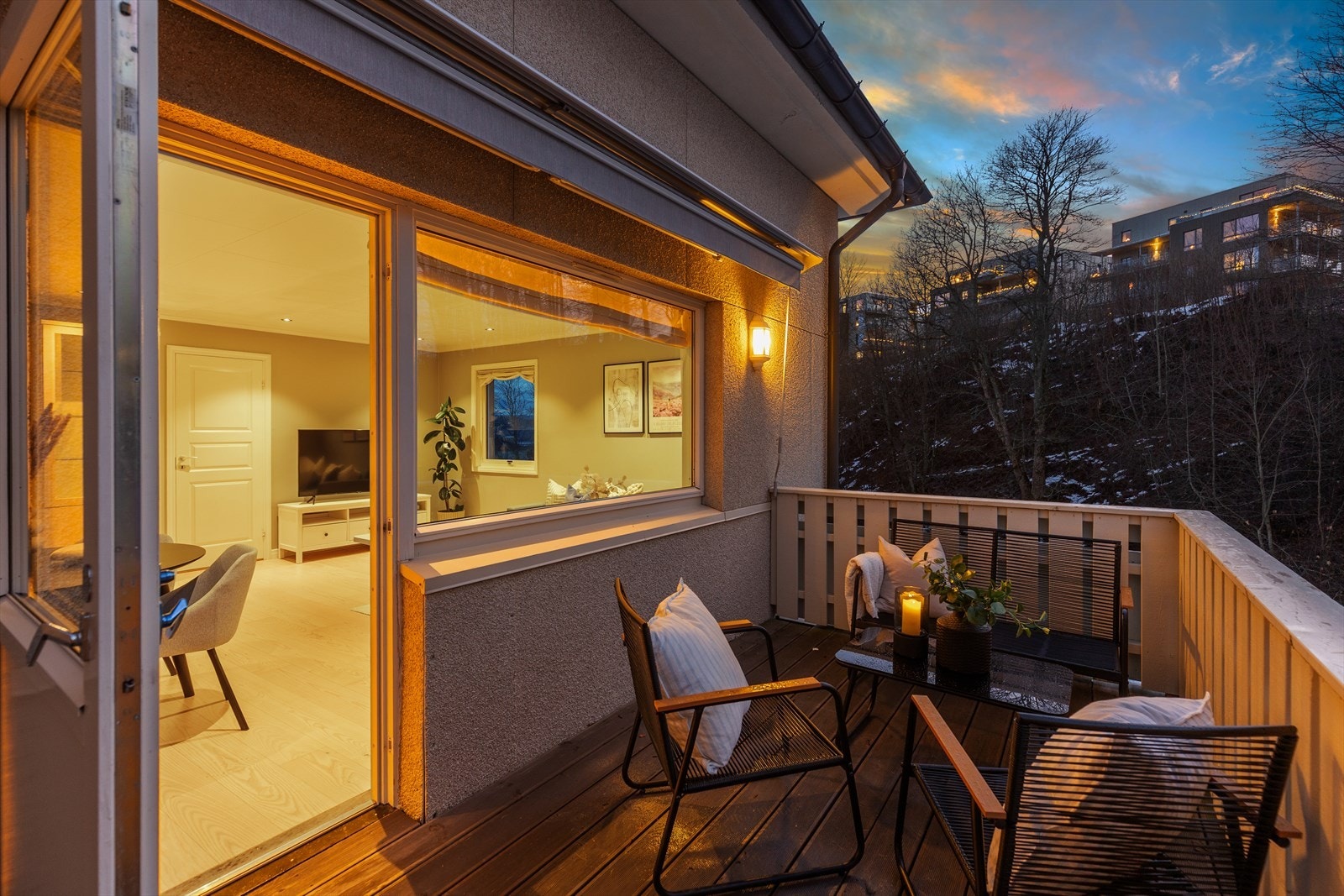 Leiligheten ligger i et rolig og veletablert boligstrøk på Havstein, med gangavstand til matbutikk, skole, barnehage, kollektivtransport og Bymarka. Galleribilde