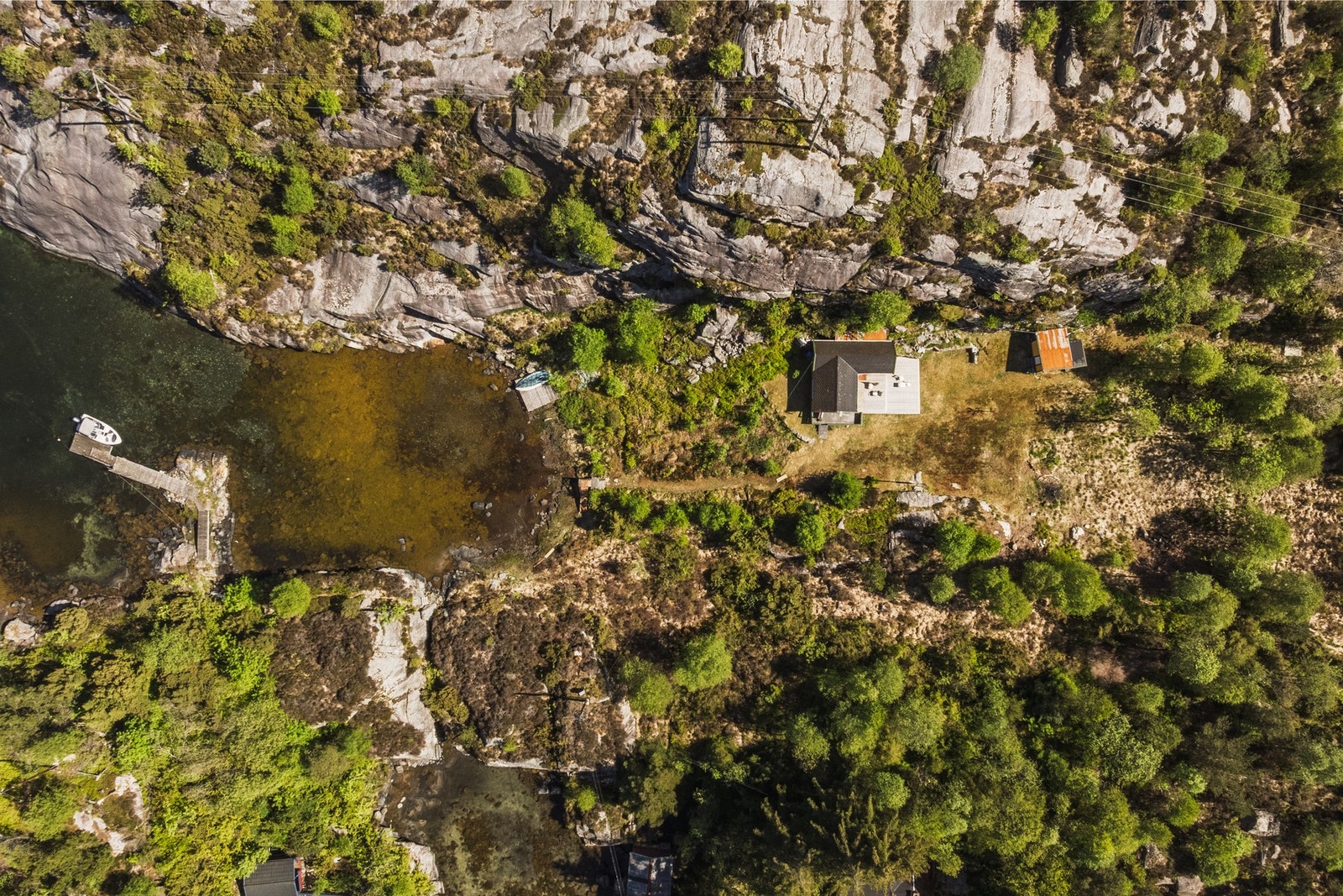 En sjelden perle ved sjøen med egen flytebrygge Galleribilde