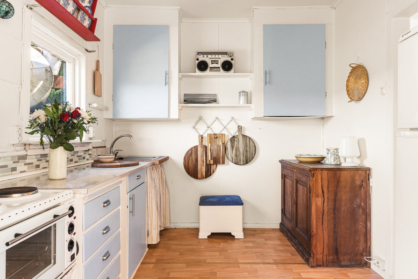 Enkelt koselig kjøkken med det man trenger Galleribilde