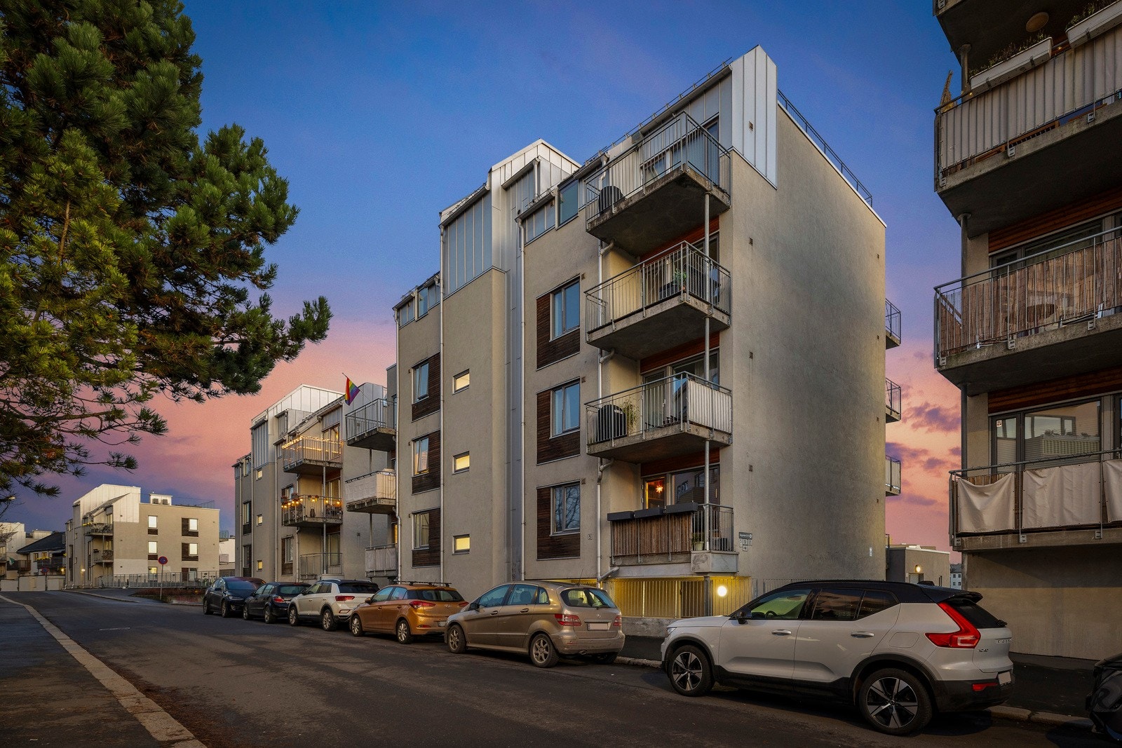 Fasade - Fra Sagveien har du bare noen minutters gange til elvepromenader, kultur og grønne lunger - perfekt kombinasjon av byliv og ro Galleribilde