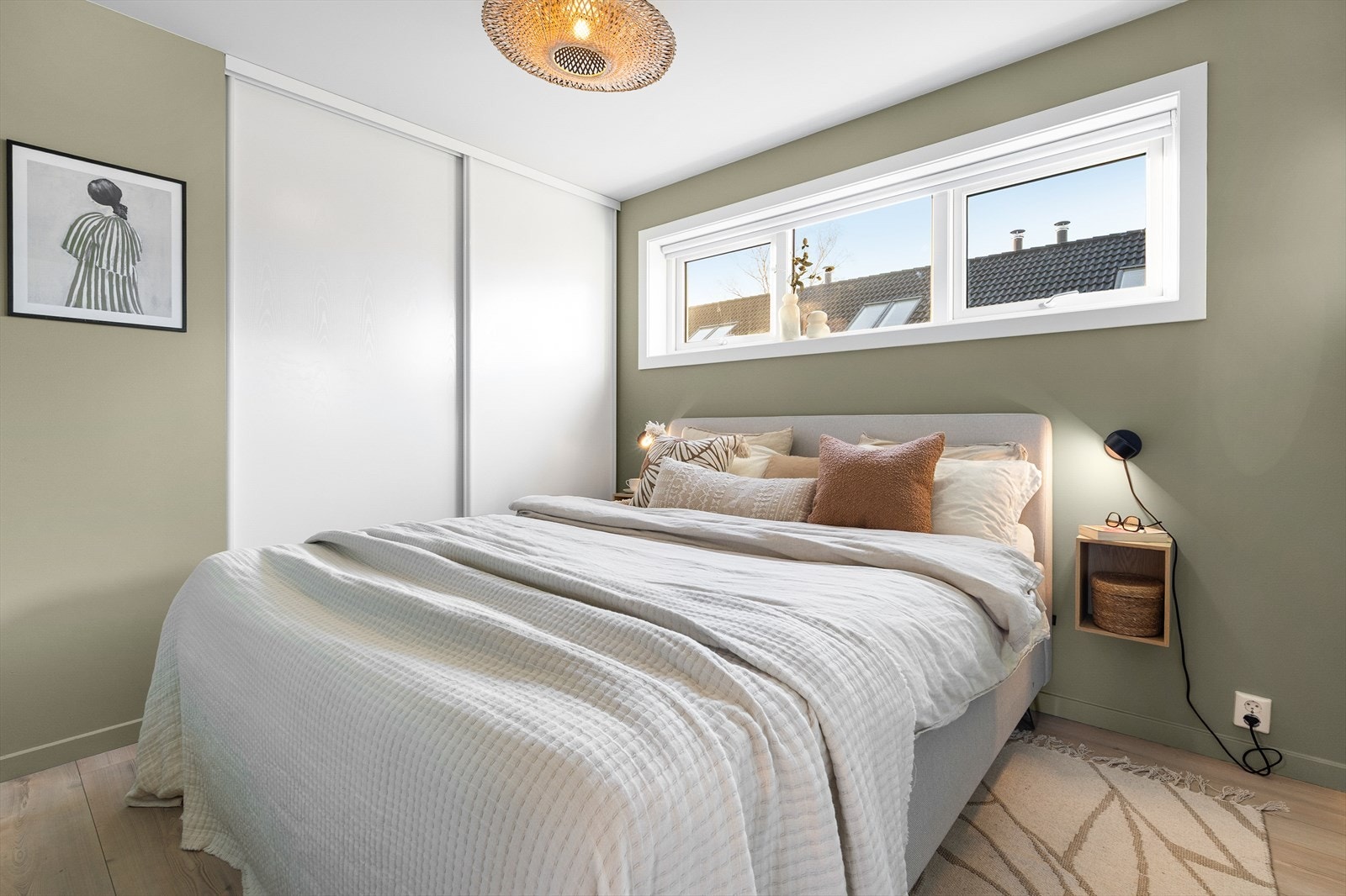 Hovedsoverom med skyvedørsgarderobe Galleribilde