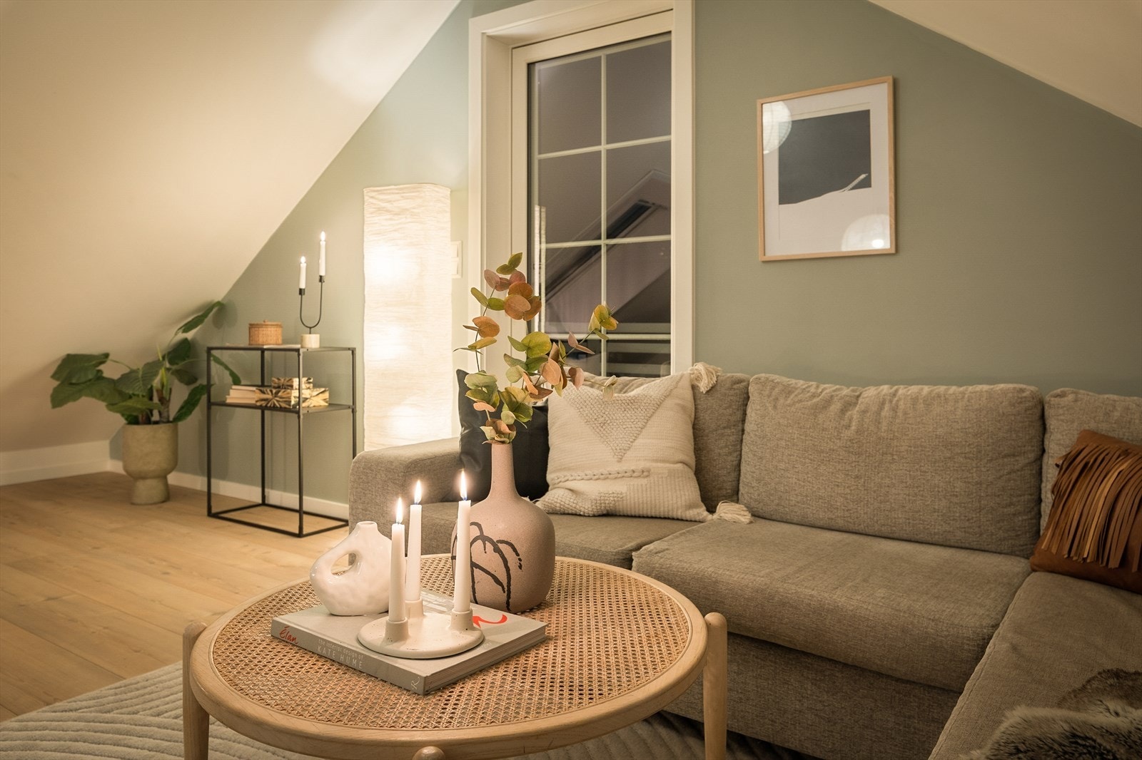 Kveldsstemning loftstue Galleribilde