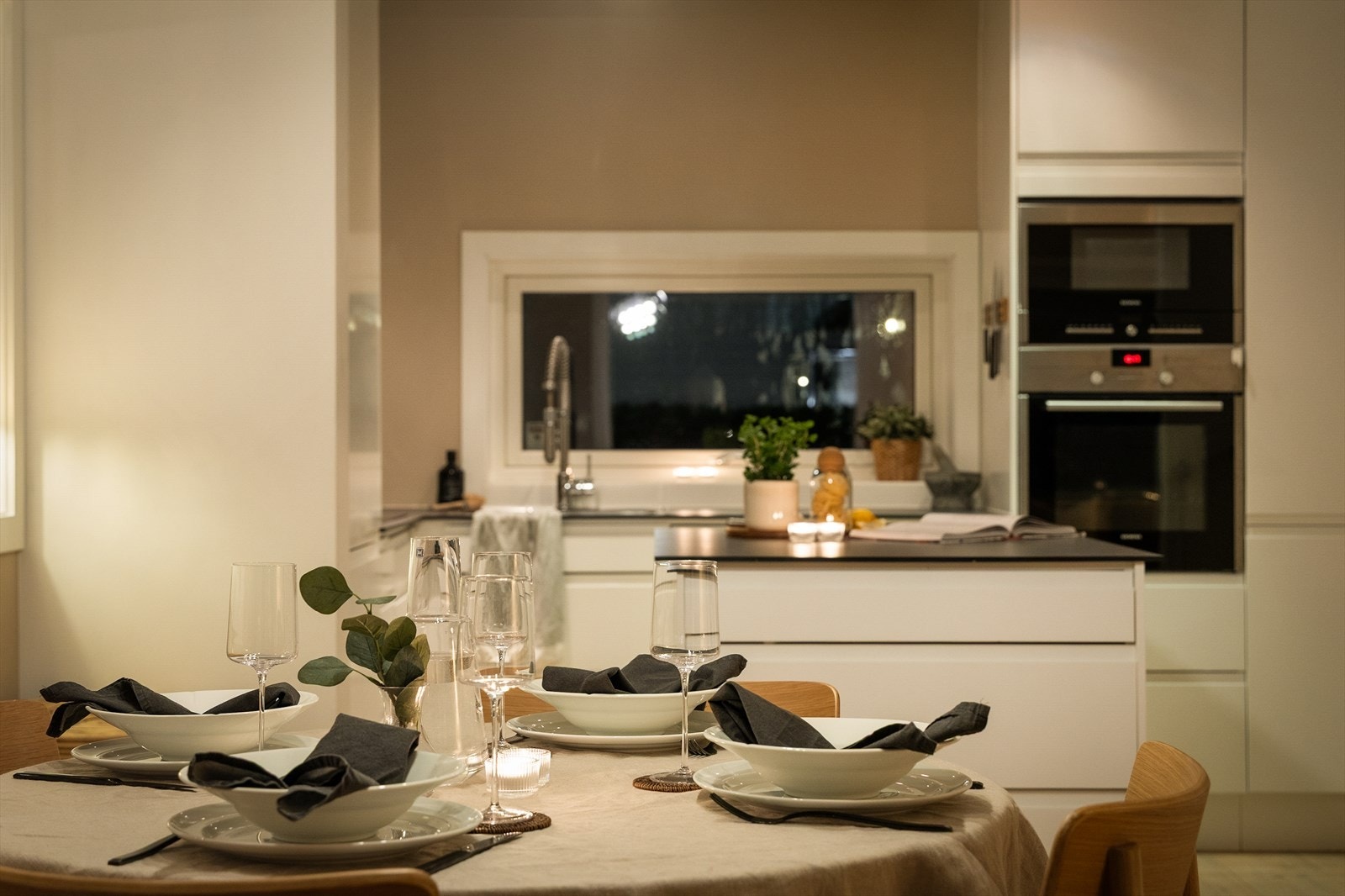 Kveldsstemning i stue/kjøkken Galleribilde