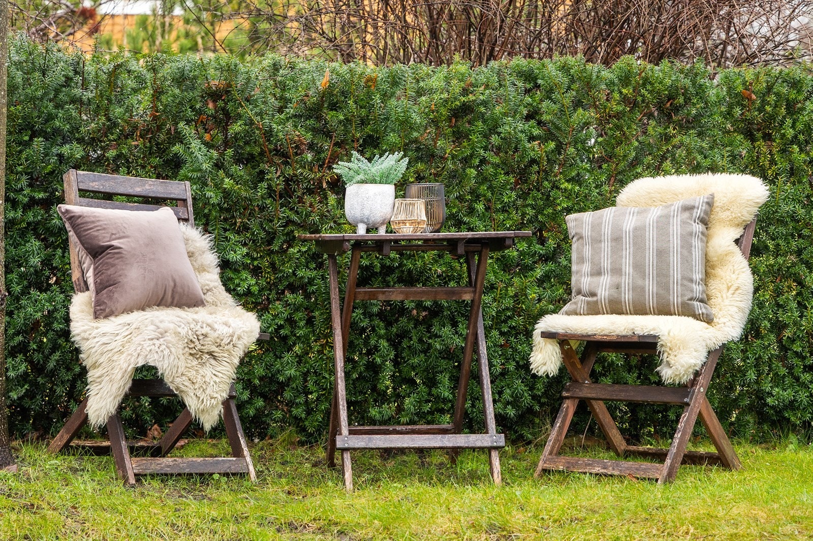 Uteområdene er skjermet med hekk, også fra hagen er det fin utsikt mot holmenkollåsen og hoppbakken Galleribilde