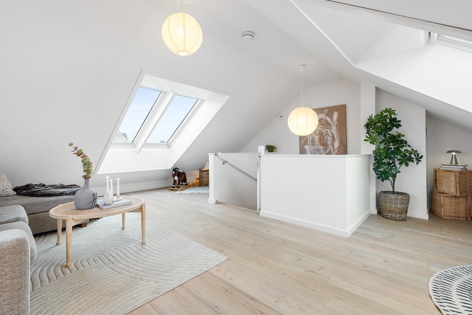 En ekstra stue gir familien flere bruks- og oppholdsmuligheter, og fungerer utmerket som TV-stue, leke- eller spillrom for både små og store Galleribilde