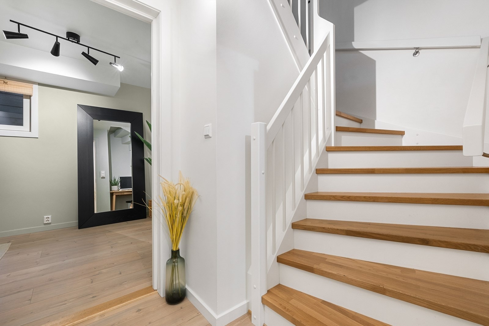 Trappegang kjelleretasje Galleribilde