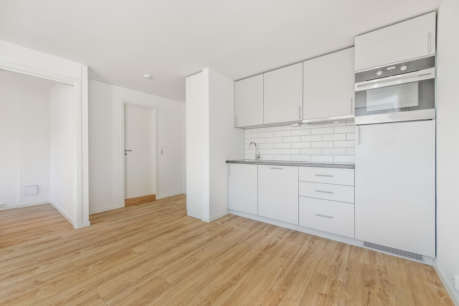 Kjøkkenet har integrerte hvitevarer Galleribilde