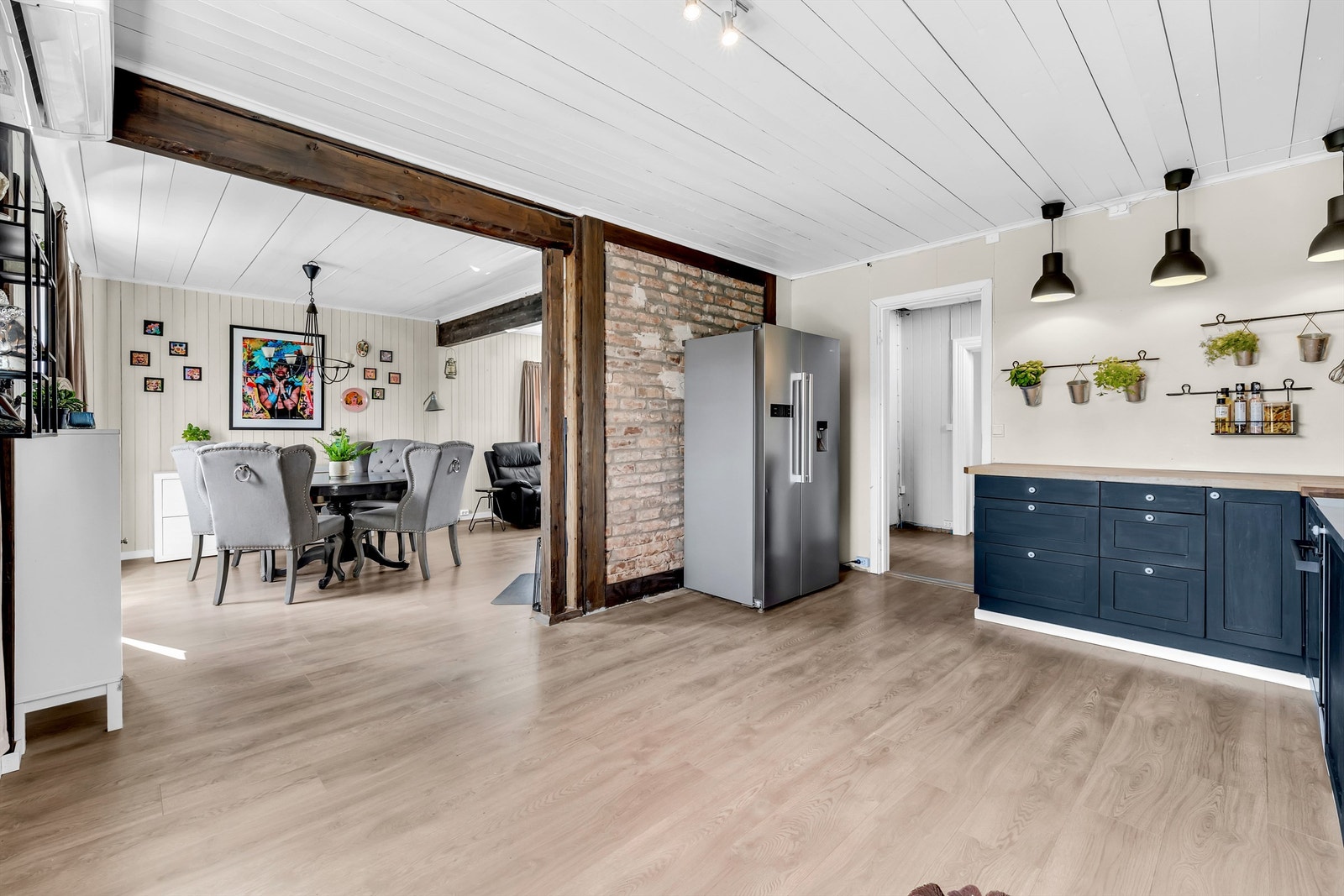 Delvis åpen løsning mot stue. Galleribilde