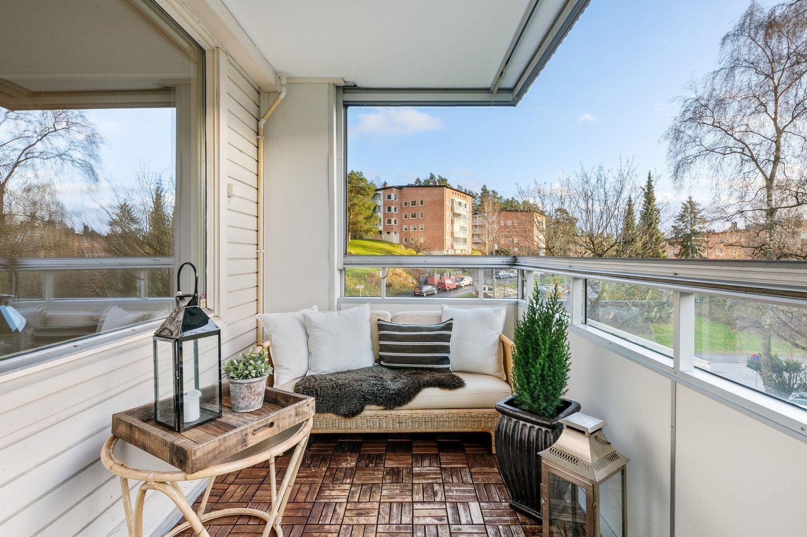 Balkong som blir en fin forlengelse av stuen i sommermånedene Galleribilde