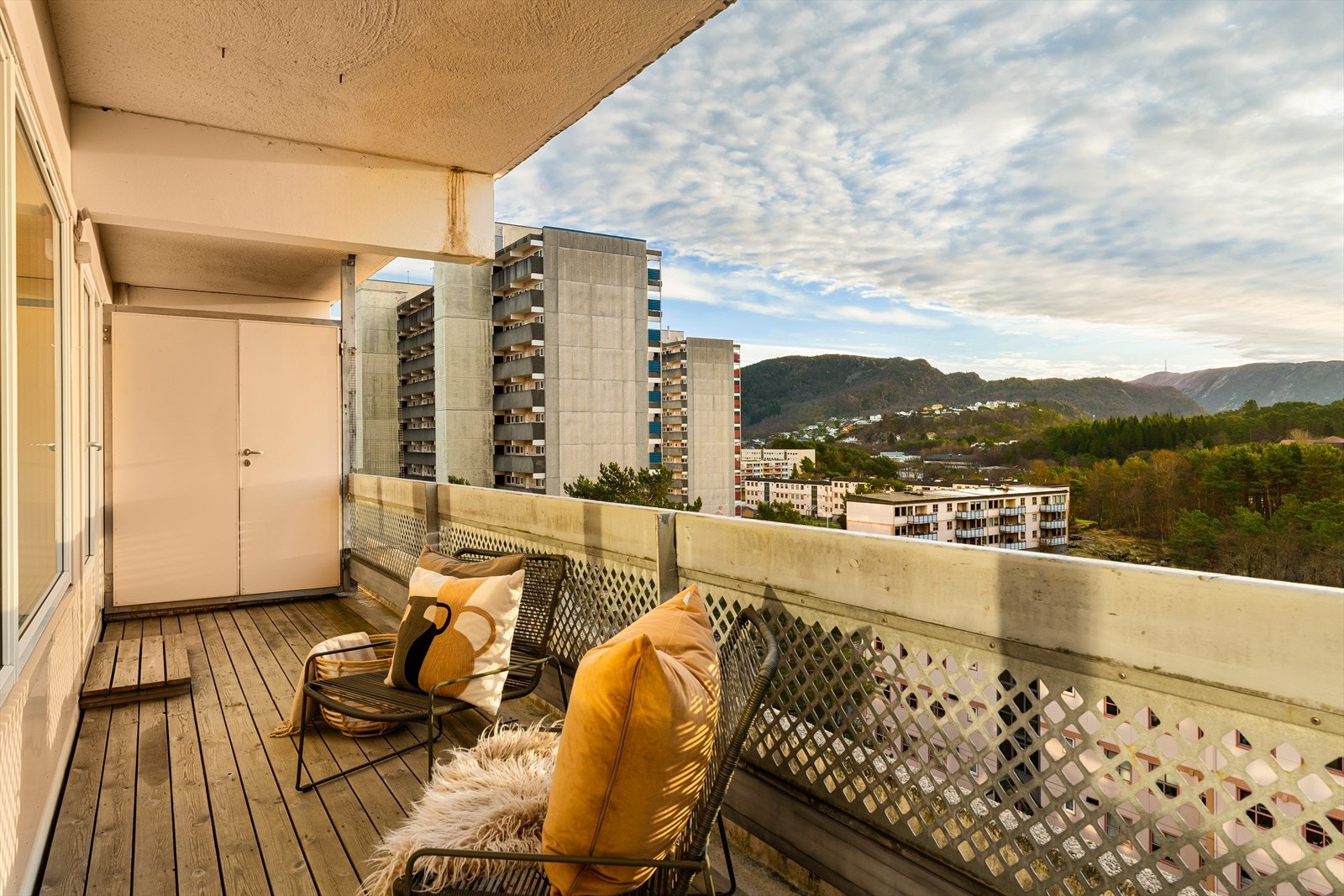 Utsikt mot Ulset og med Storsåta og Rundemannen i bakgrunnen Galleribilde