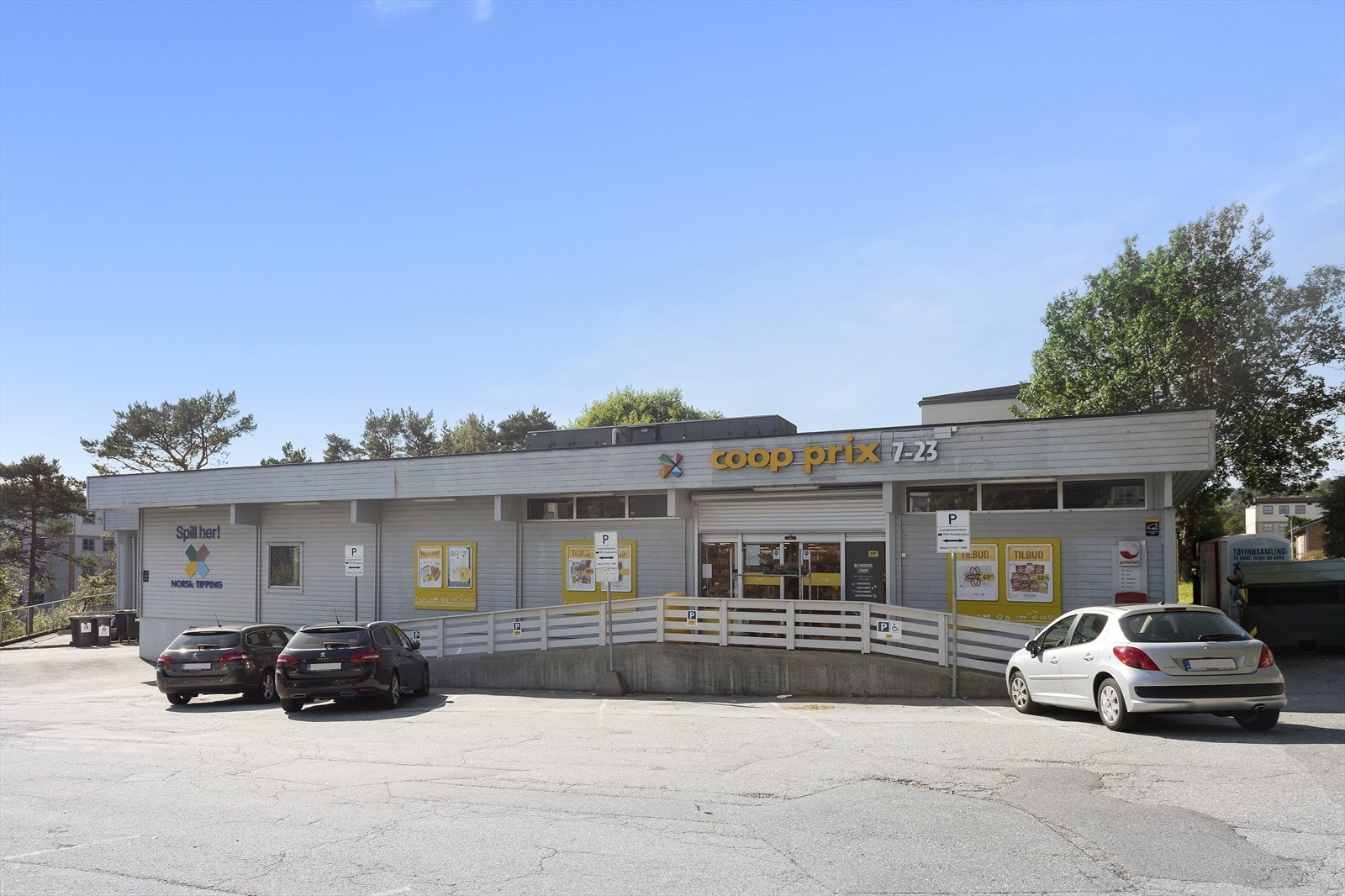 Butikk like ved som nås via intern gangvei i borettslaget Galleribilde