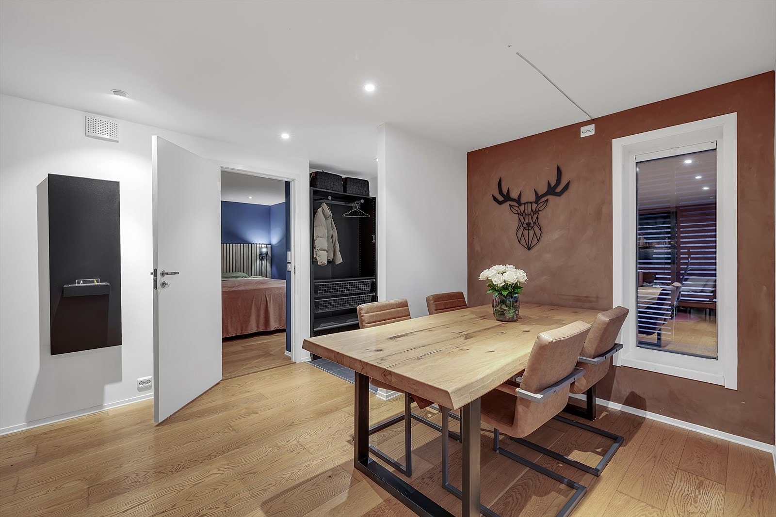 God plass til spisegruppe. Galleribilde