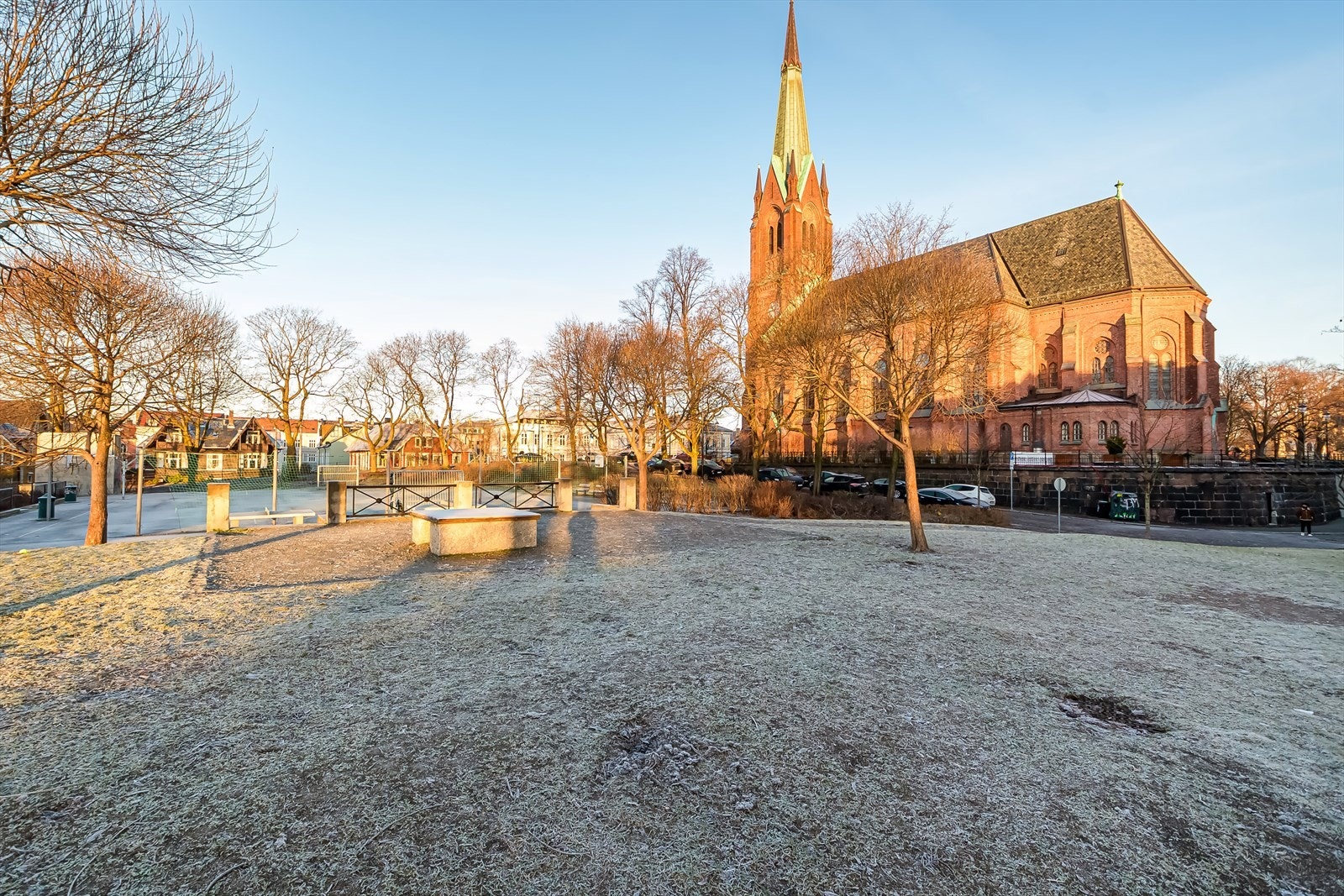 Stille beliggenhet øverst i Skovveien nær parken. Galleribilde
