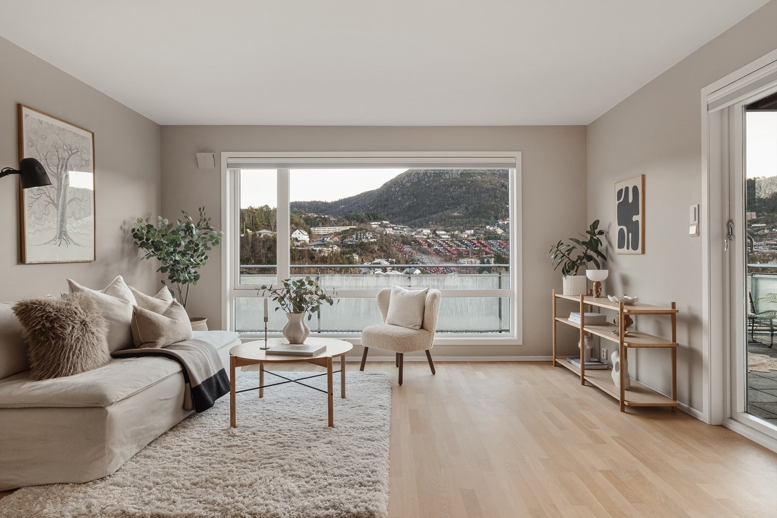 Eiendomsmegler Norge v/ Petter Mathiesen har gleden av å presentere Løvåsbakken 61! Galleribilde