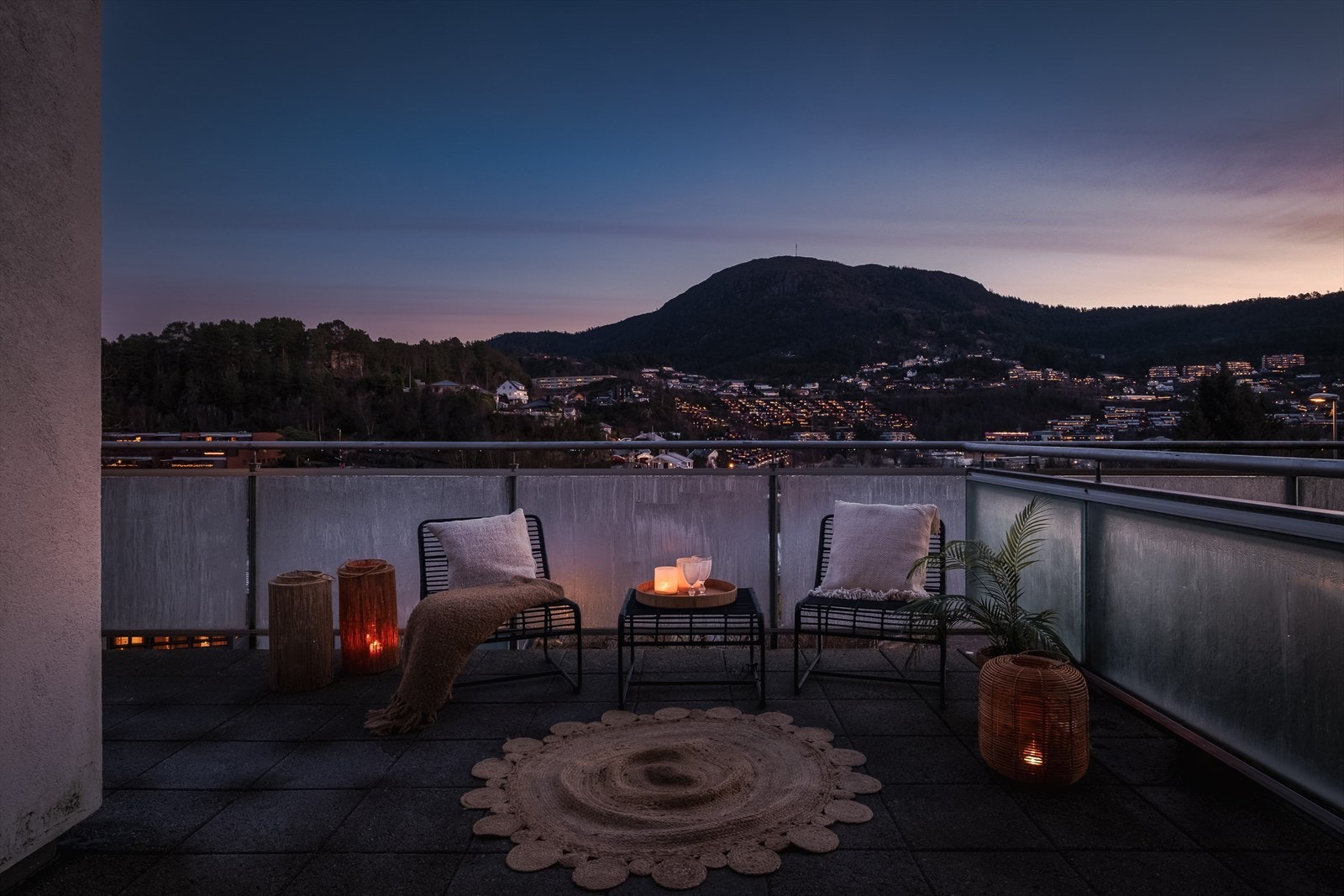 En flott selveierleilighet med stor terrasse, fast garasjeplass og nydelig utsikt over Fyllingsdalen! Galleribilde