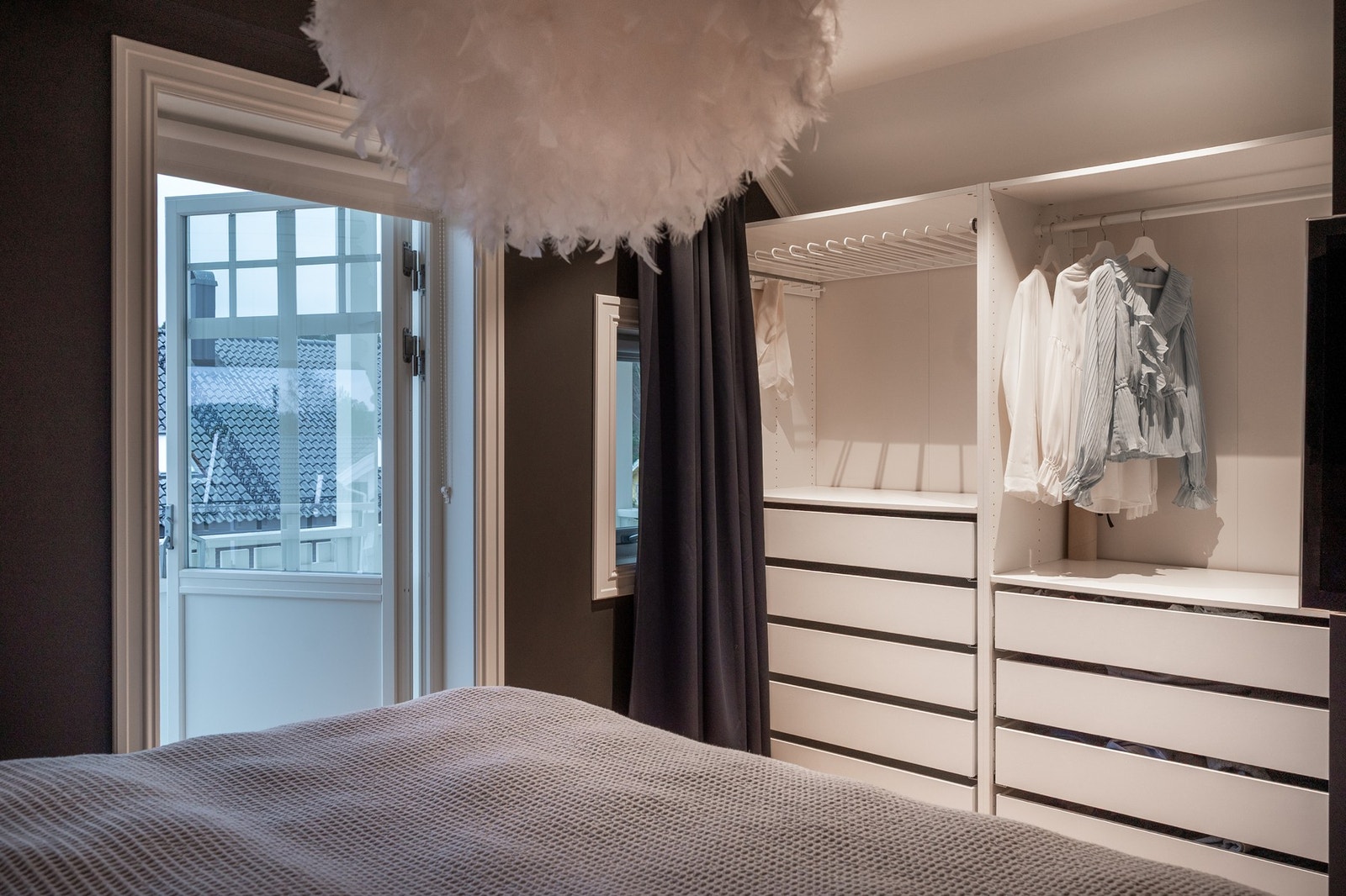 Soverommet er innredet med garderobe. Galleribilde