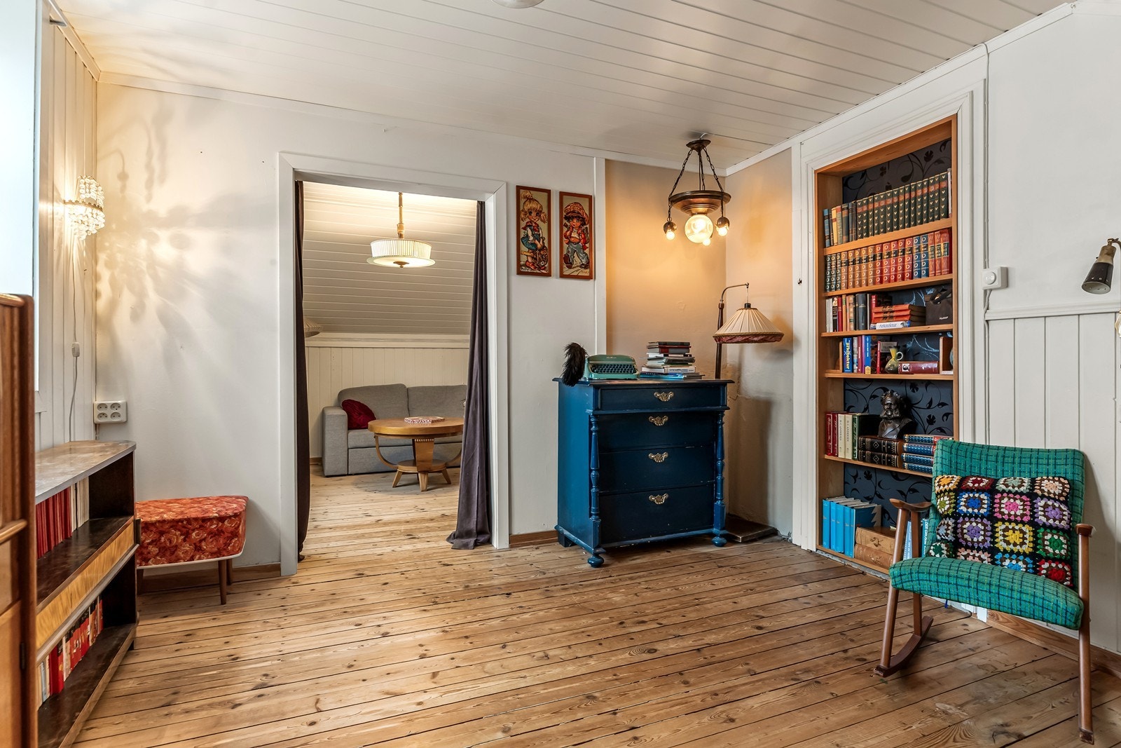 Fra loftstuen er det adkomst til etasjens øvrige rom. Galleribilde