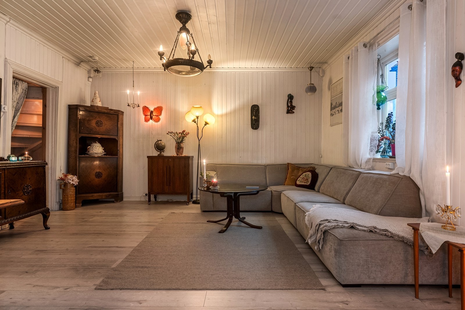 Rommet har flere møbleringsmuligheter og en behagelig atmosfære. Galleribilde