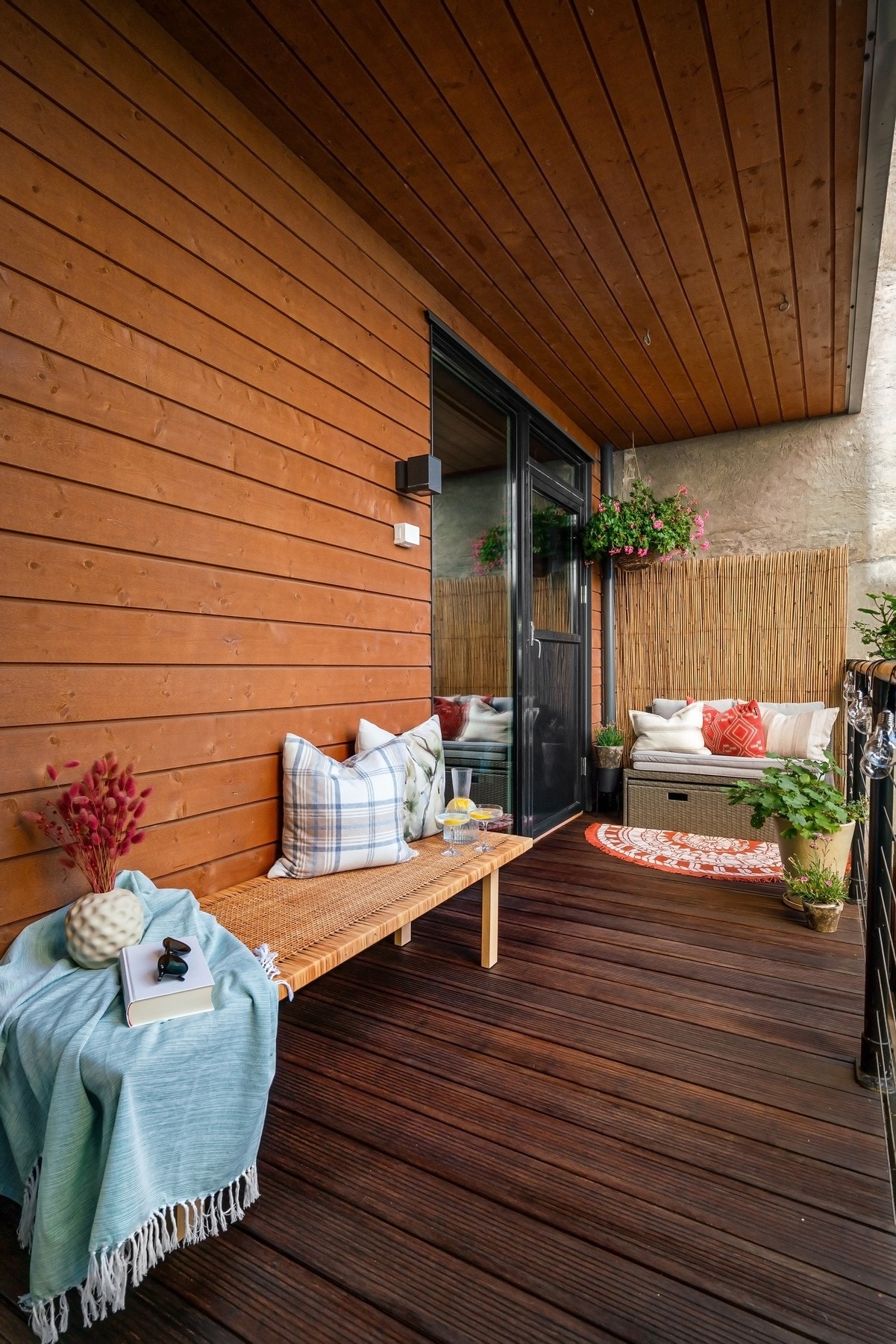 Adkomst fra stue/kjøkken og hovedsoverommet. Galleribilde