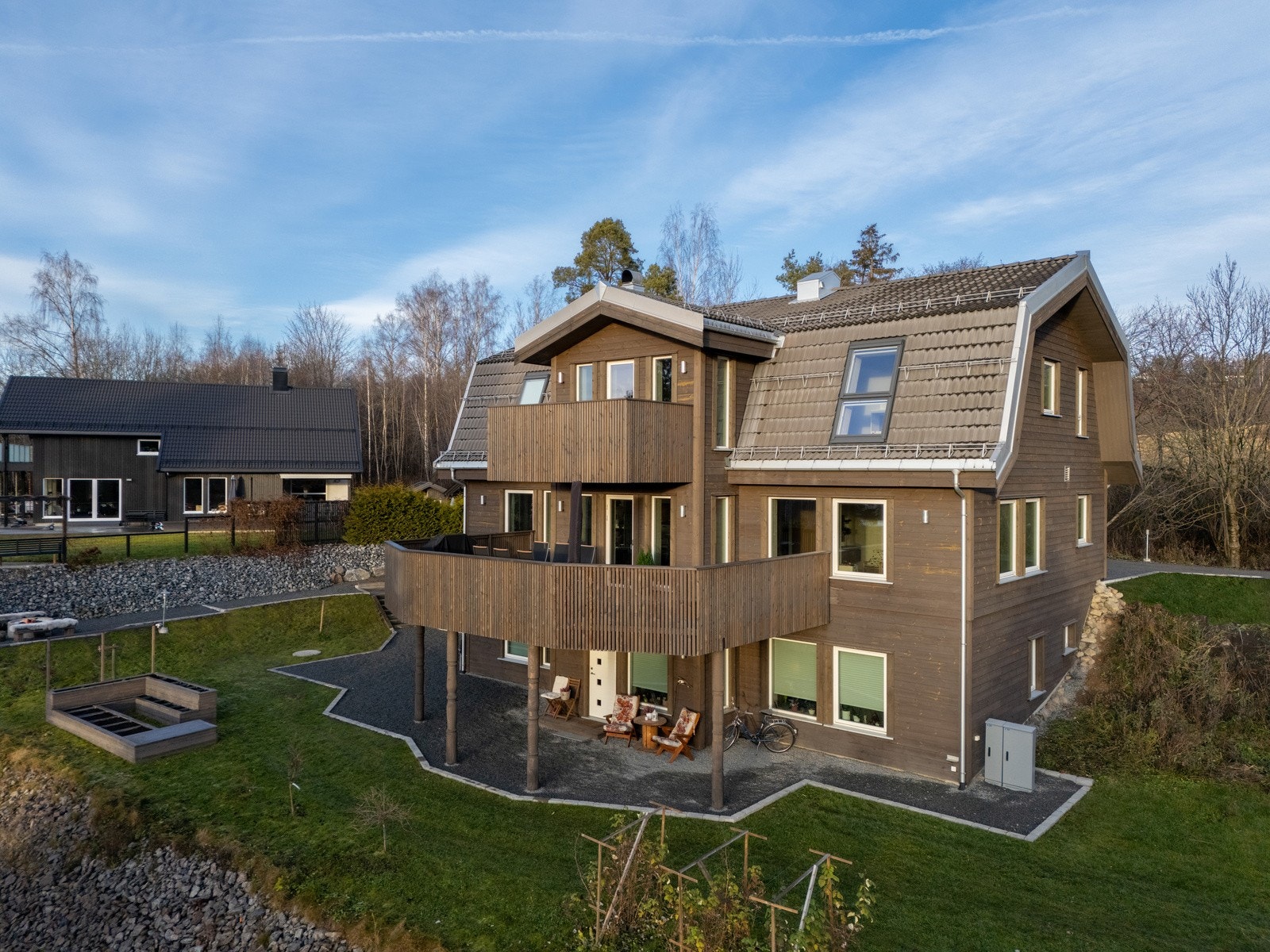 Inngangsparti/uteplass til utleiedel. Galleribilde