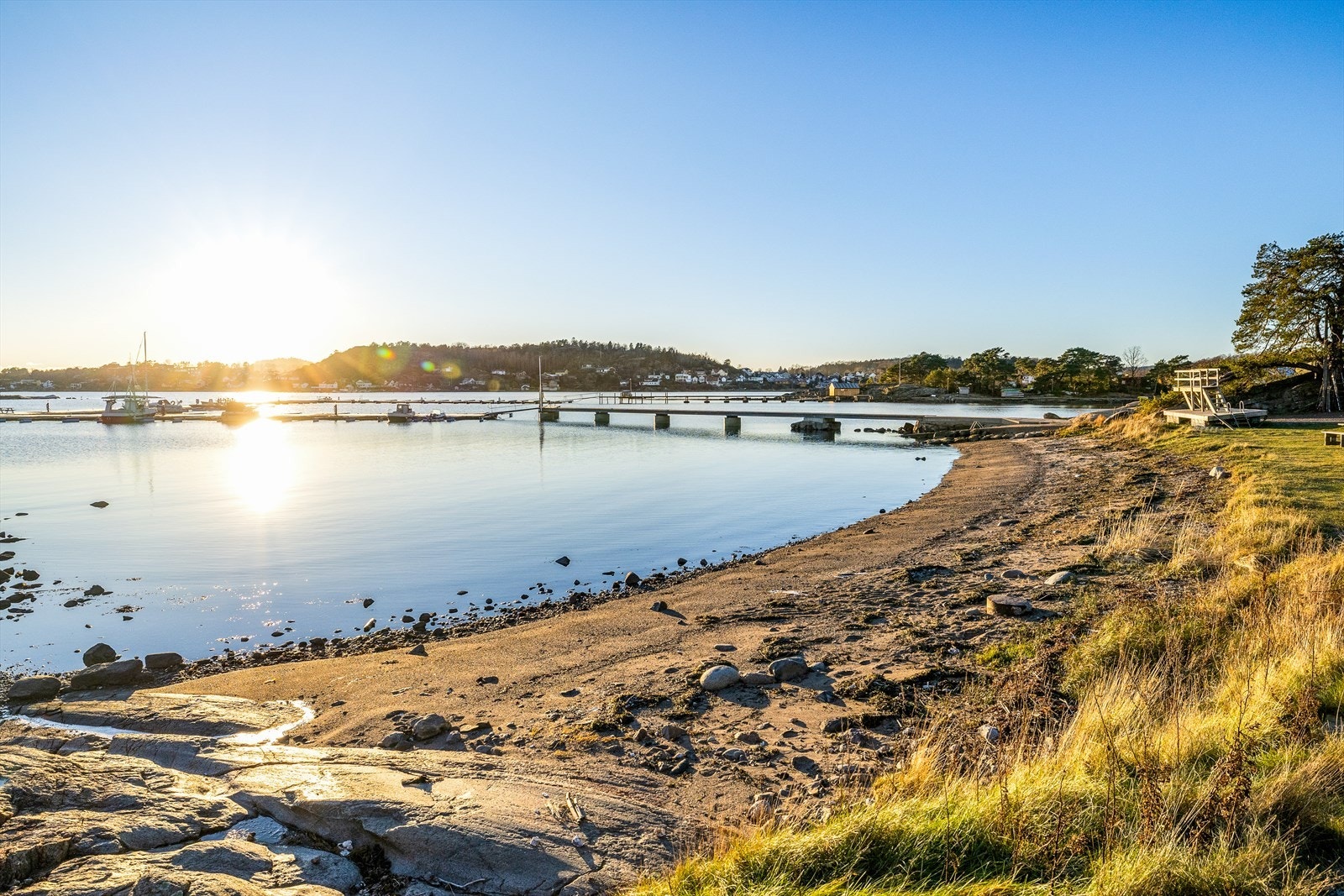 Alt er tilrettelagt for ekte sommeridyll med bading, båtliv og fiske. Galleribilde
