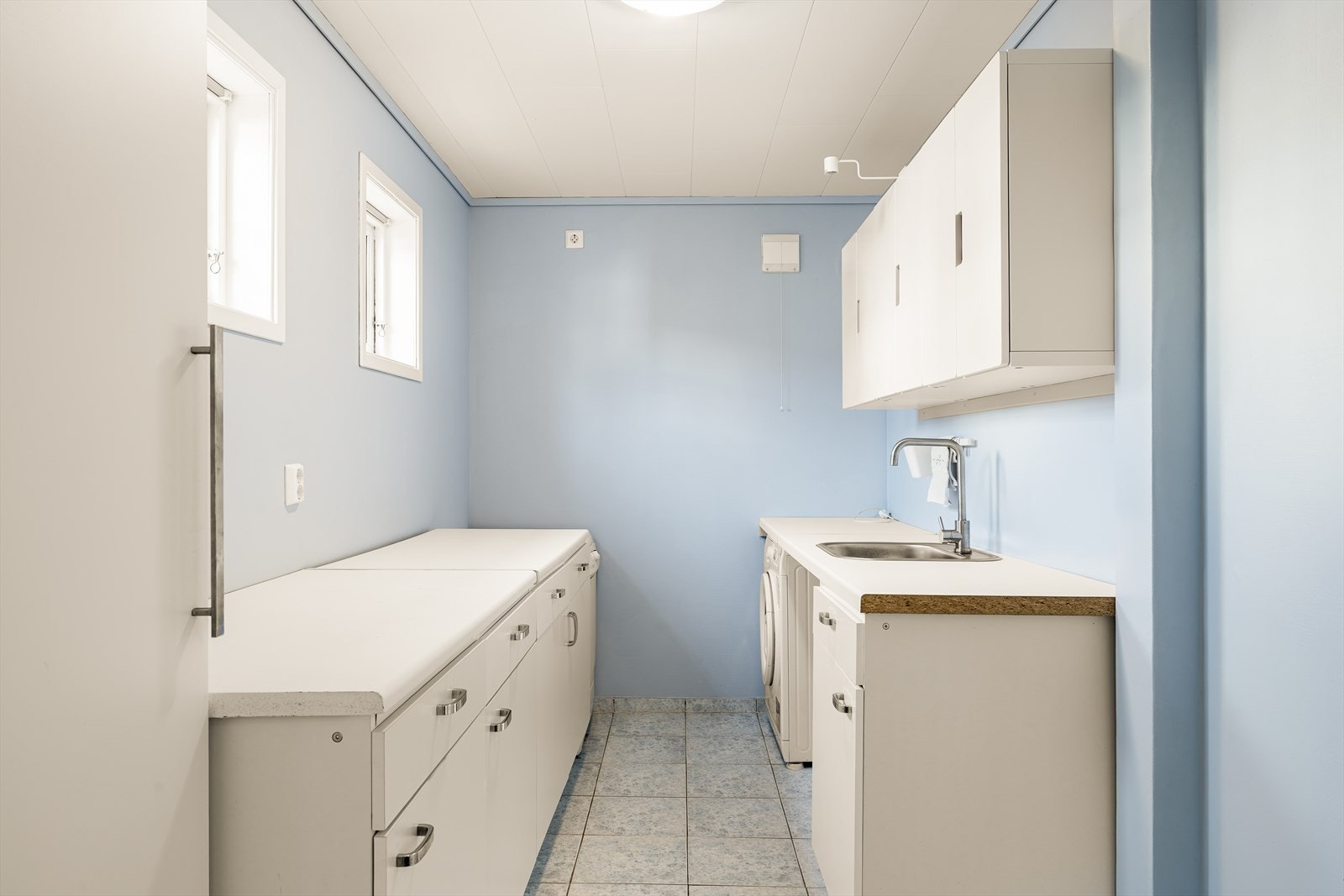 I 1. etasje har boligen et separat vaskerom for enklere hverdager. Galleribilde