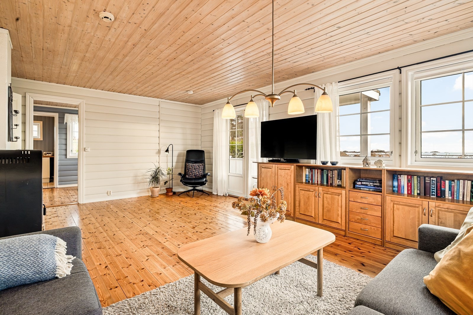 Stuen er et koselig oppholdsrom, som innbyr til hygge fra tidlig morgen til sent på kveld. Galleribilde