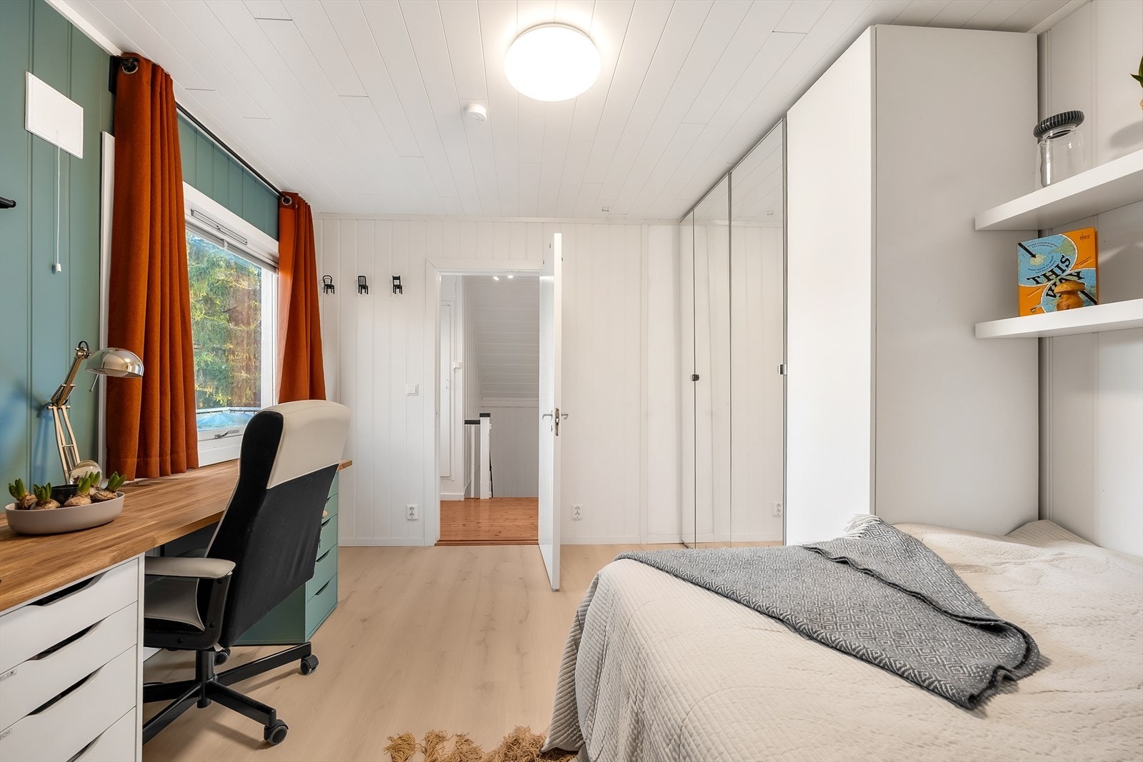 Soverom 2 brukes i dag som kontor og gjesterom. Galleribilde