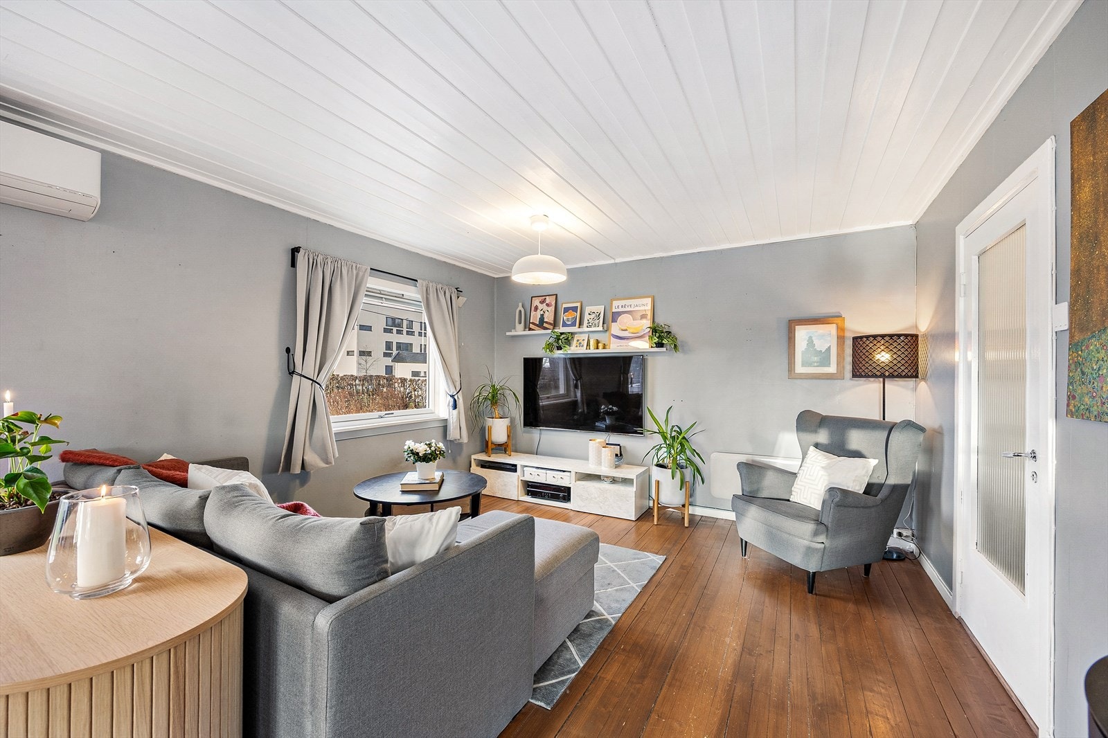 En luft-til-luft-varmepumpe fra 2023 sørger for energieffektiv oppvarming. Galleribilde