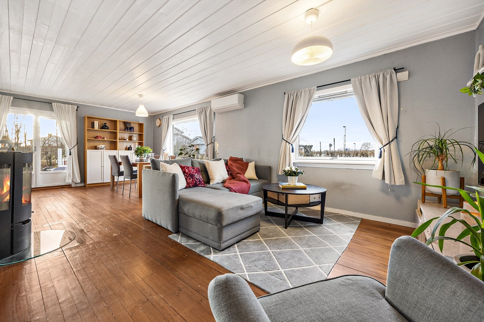 Fra stuen har du direkte utgang til terrassen. Galleribilde