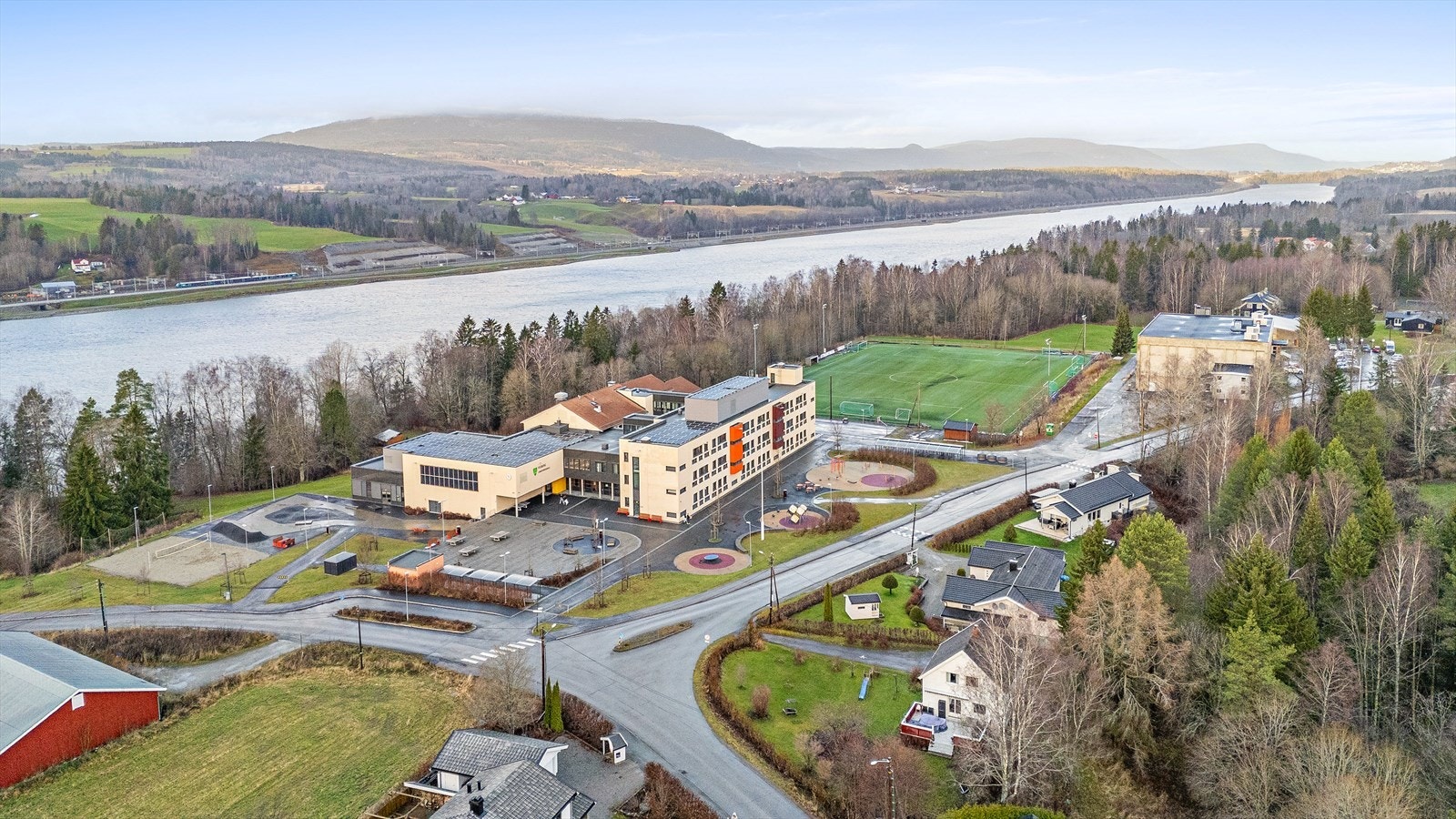 For barnefamilier ligger Vilberg barneskole og ungdomsskole innenfor gangavstand. Galleribilde