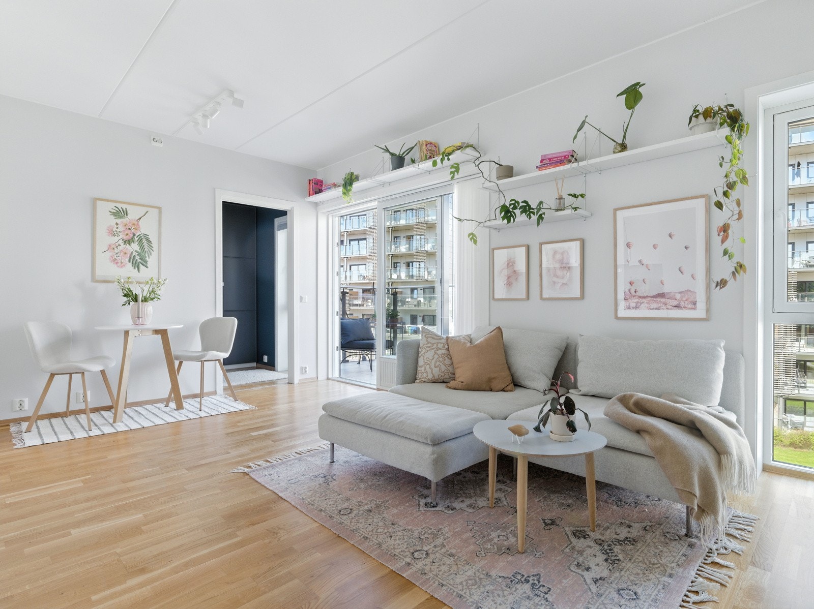 Fjernvarme, TV og internett er inkludert i felleskostnadene. Galleribilde