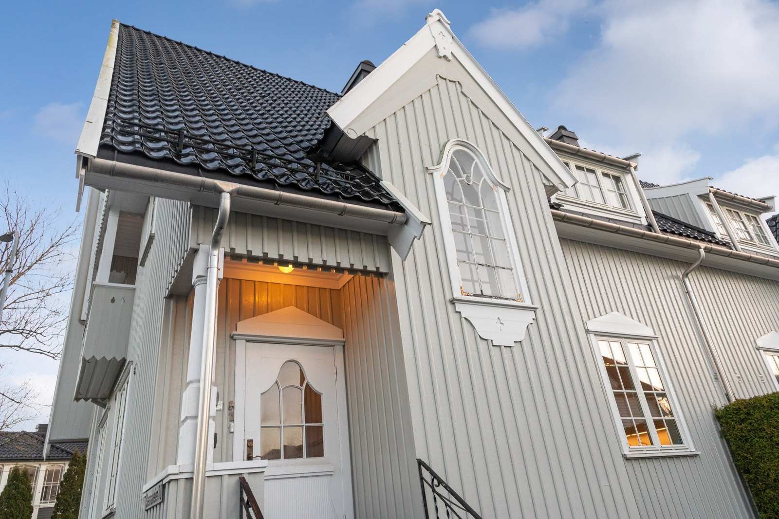 Dette er en pen, tidløs og luftig 3-roms selveierleilighet med god takhøyde Galleribilde