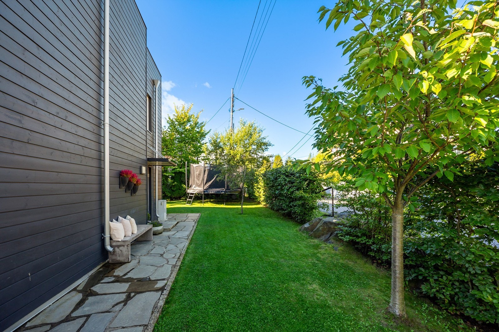 Hagen har god plass for lek og aktiviteter for hele familien. Galleribilde